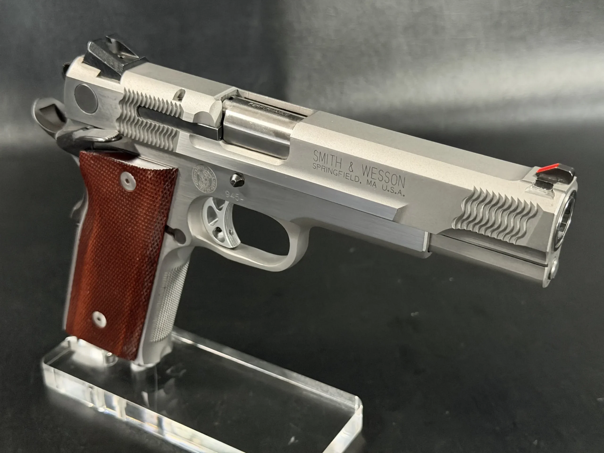 Smith & Wesson Performance Center Model 945 photo 4