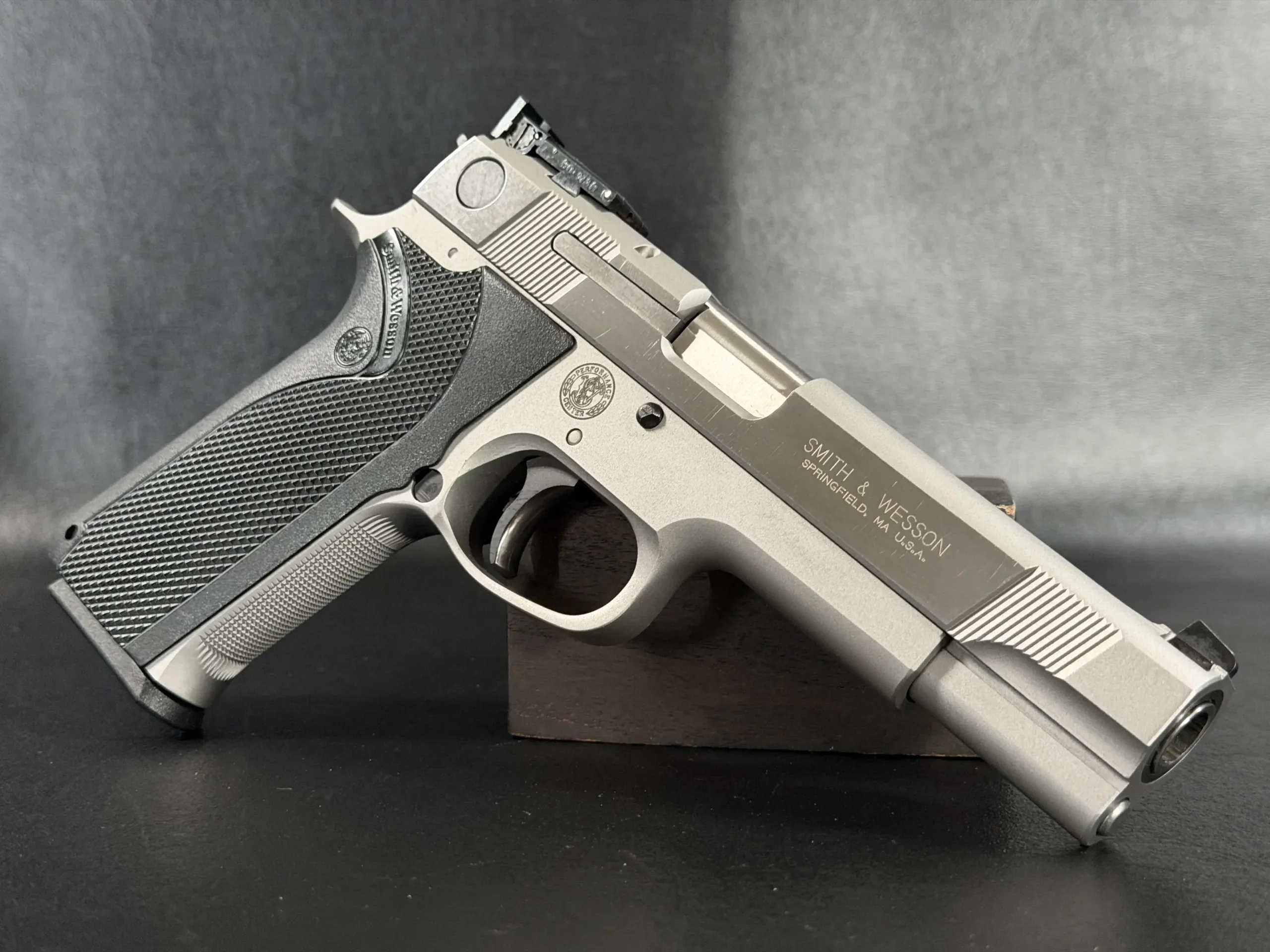 Smith & Wesson Model 845 Performance Center Stainless photo 3