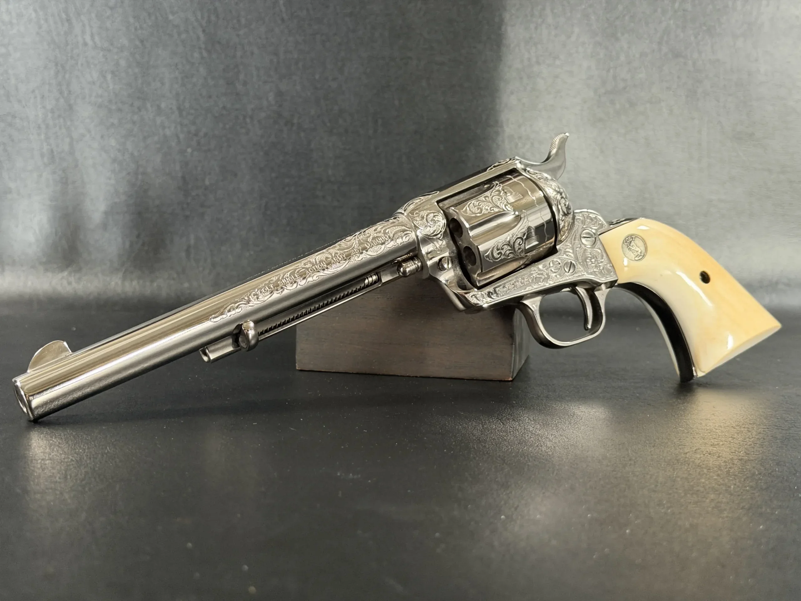 Colt Single Action Army 3rd Generation Engraved photo 2