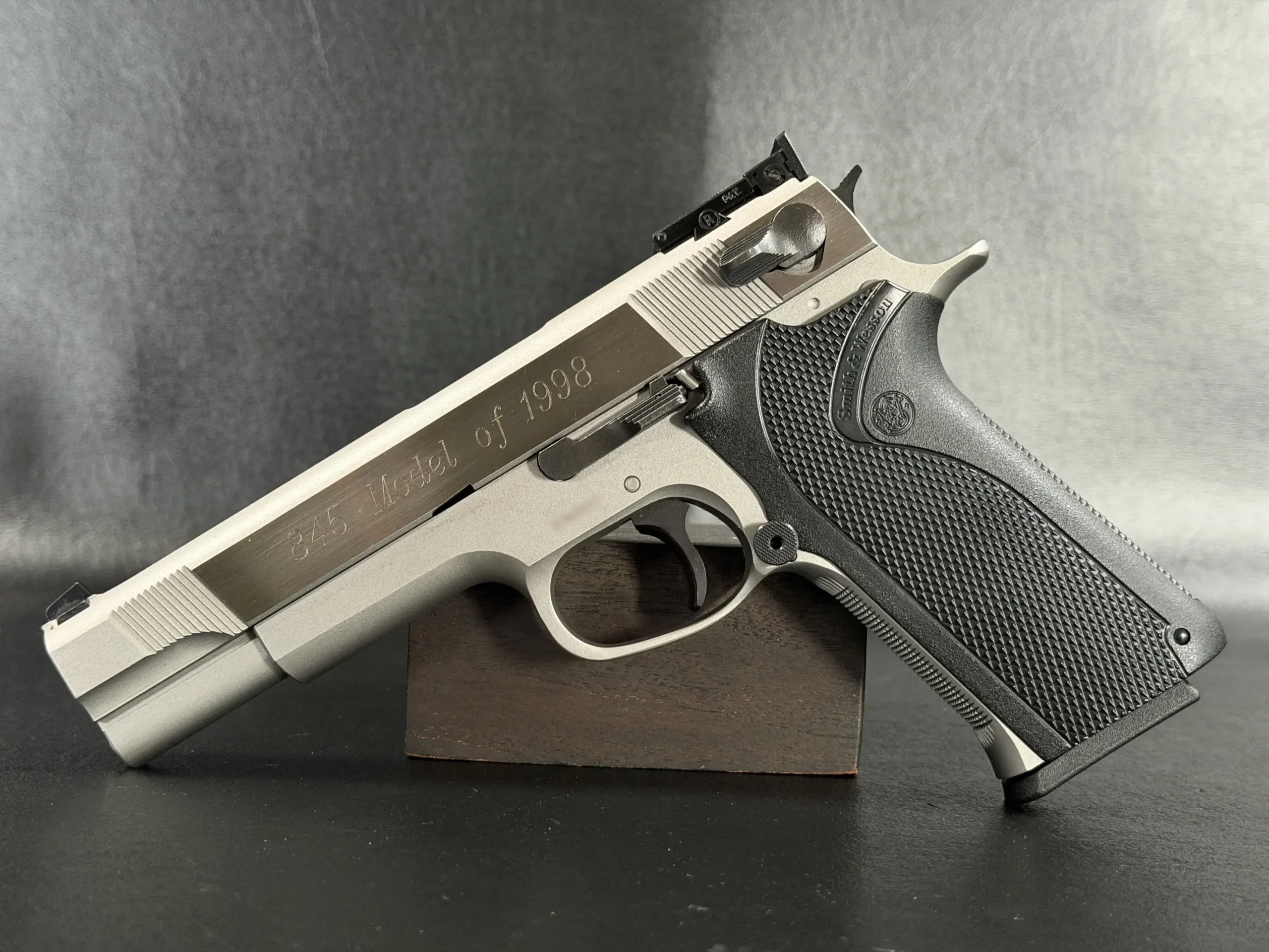 Smith & Wesson Model 845 Performance Center Stainless photo 10