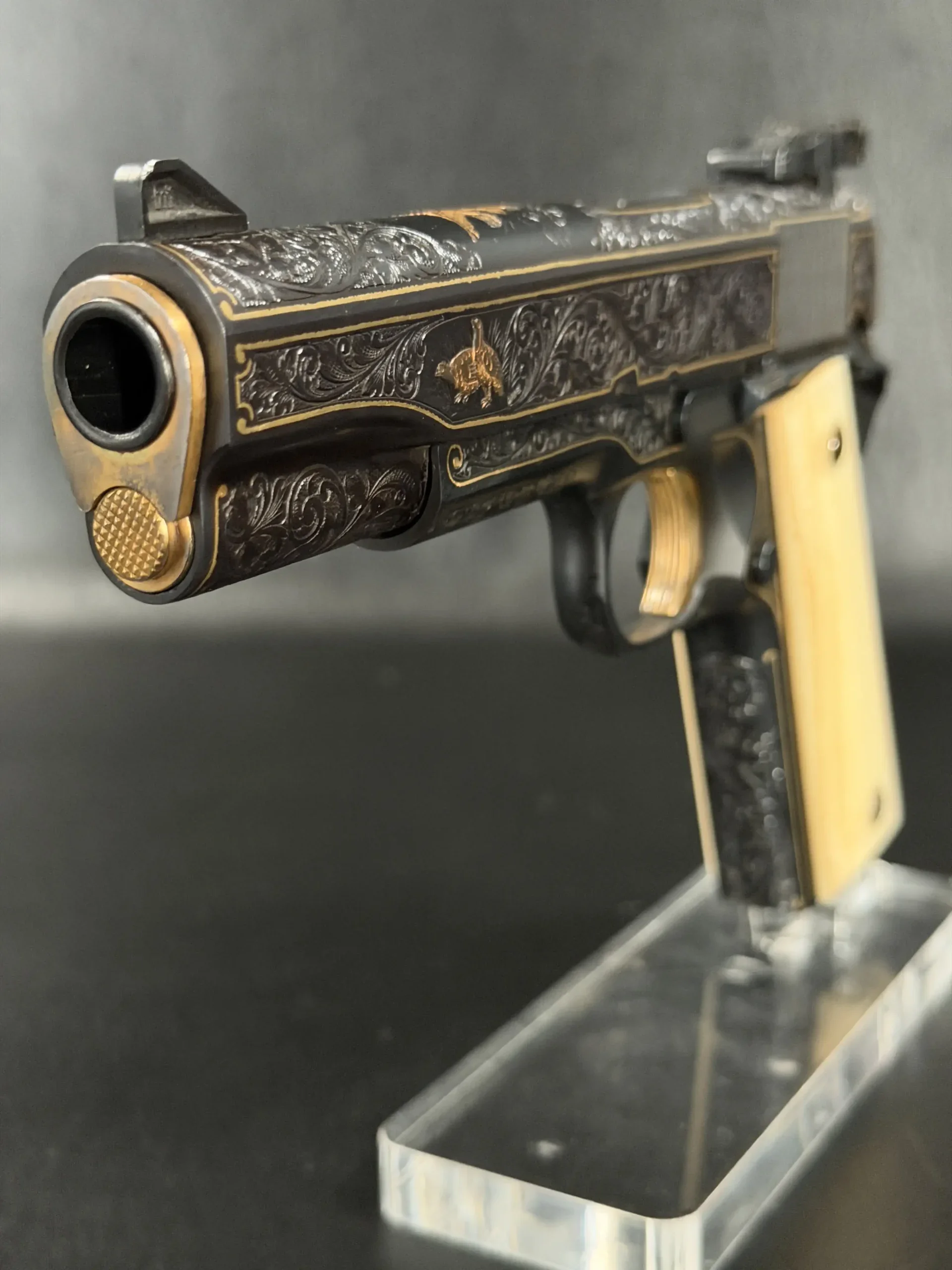 Colt Government Model MKIV Series 70 - Engraved photo 3
