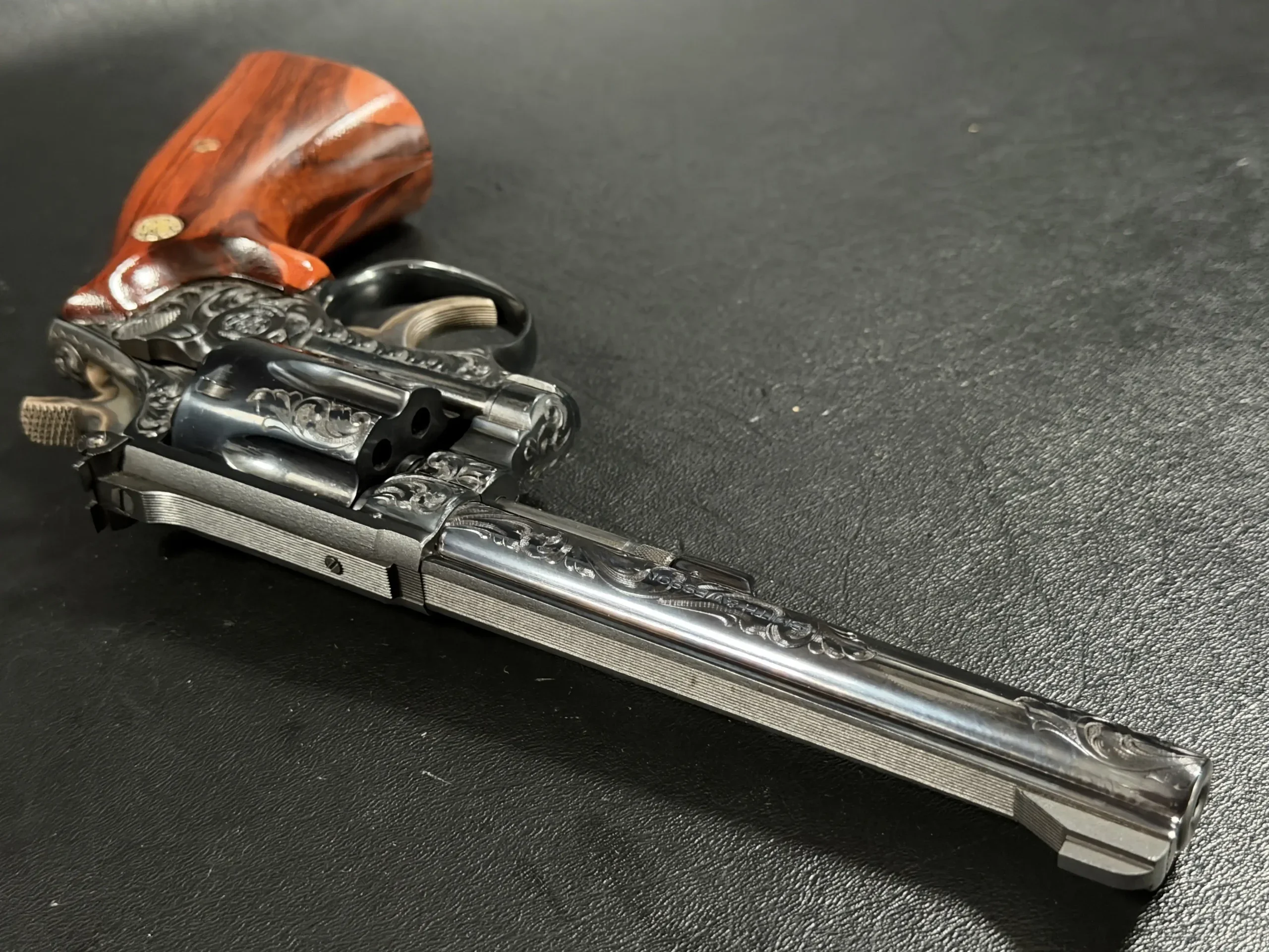 Smith & Wesson Model 48-4 Engraved K-22 Masterpiece M.R.F. photo 8