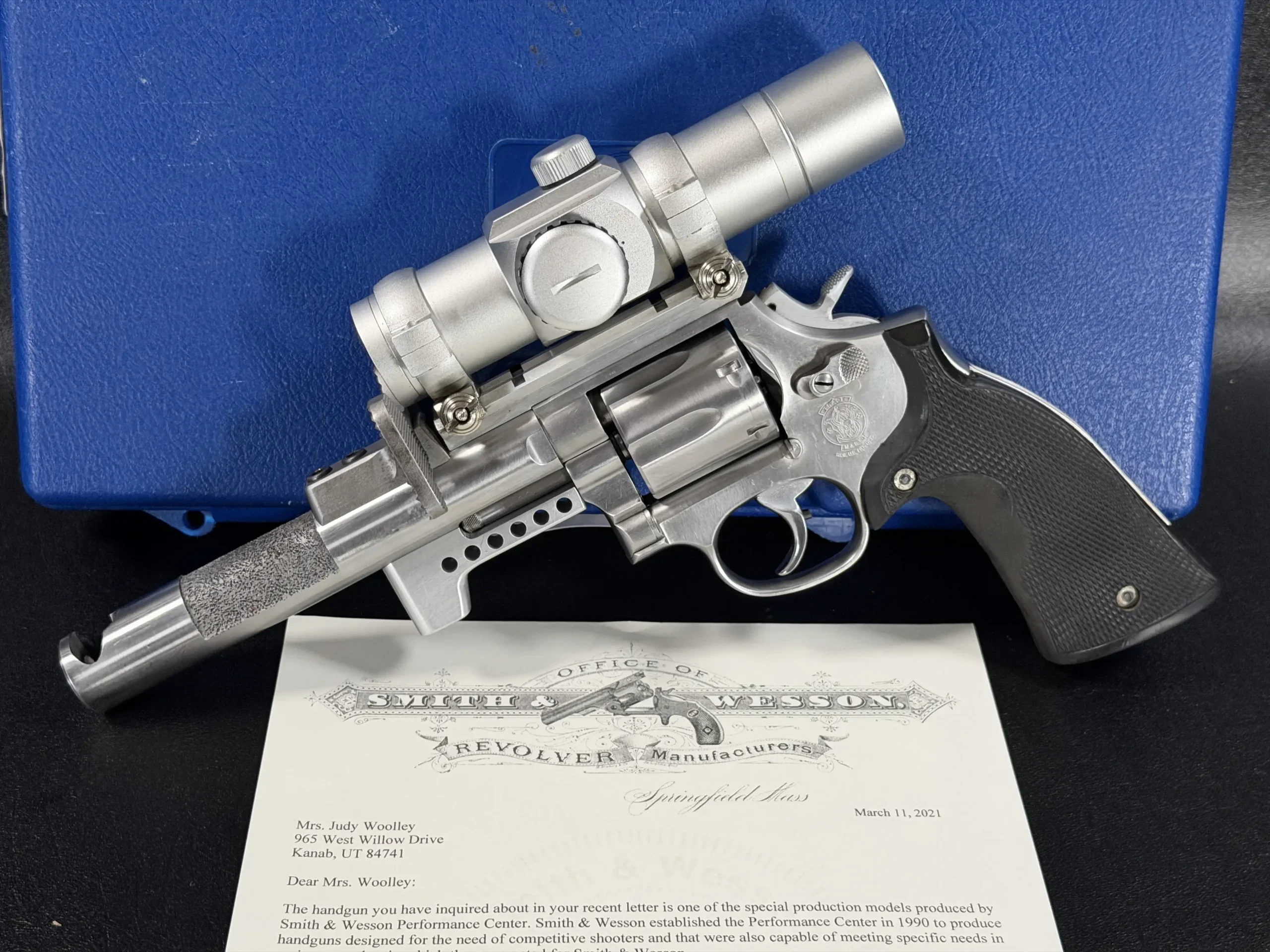 Smith & Wesson Performance Center Model 686-3 Bianchi Cup Revolver photo 2
