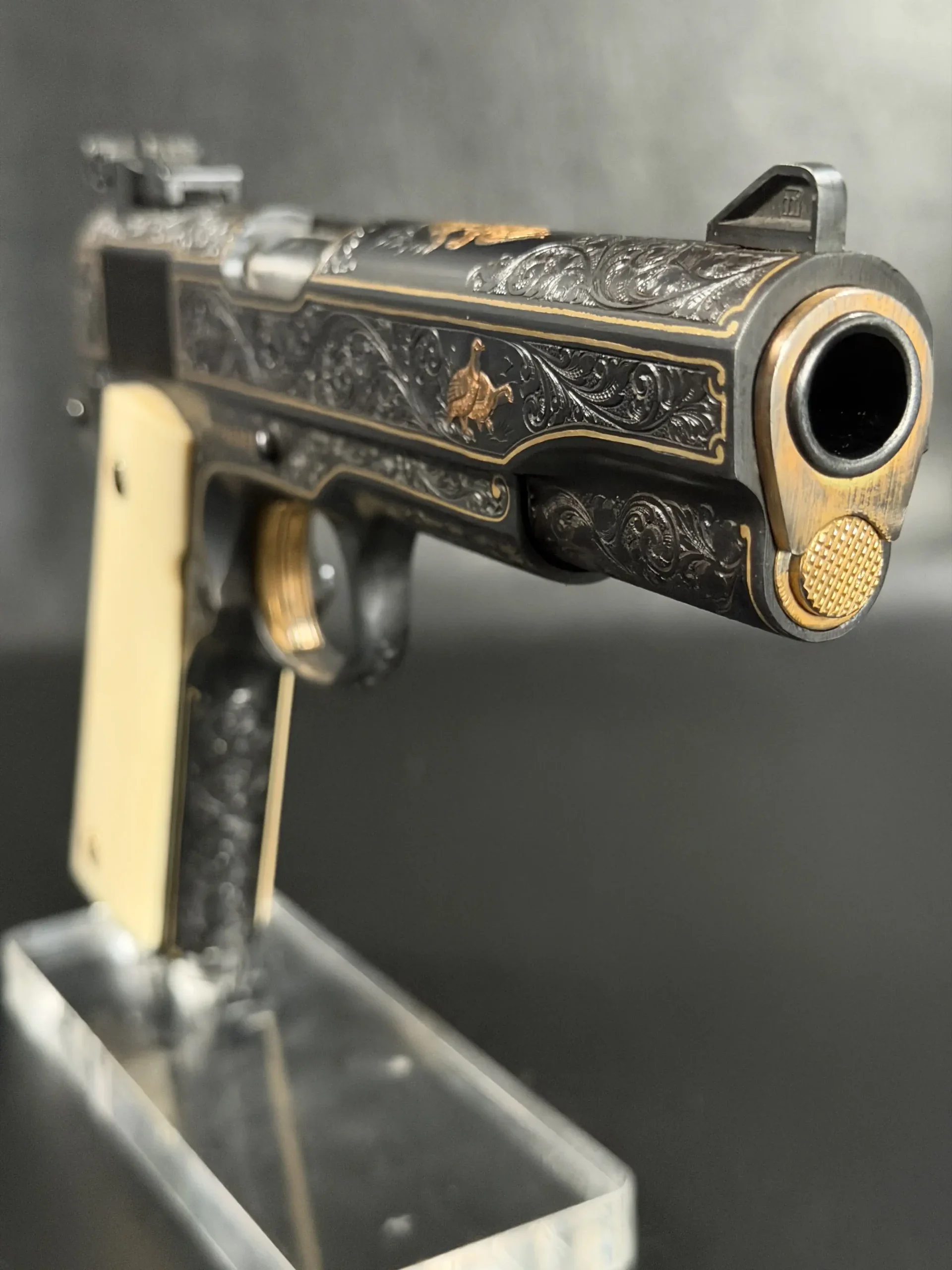 Colt Government Model MKIV Series 70 - Engraved photo 4
