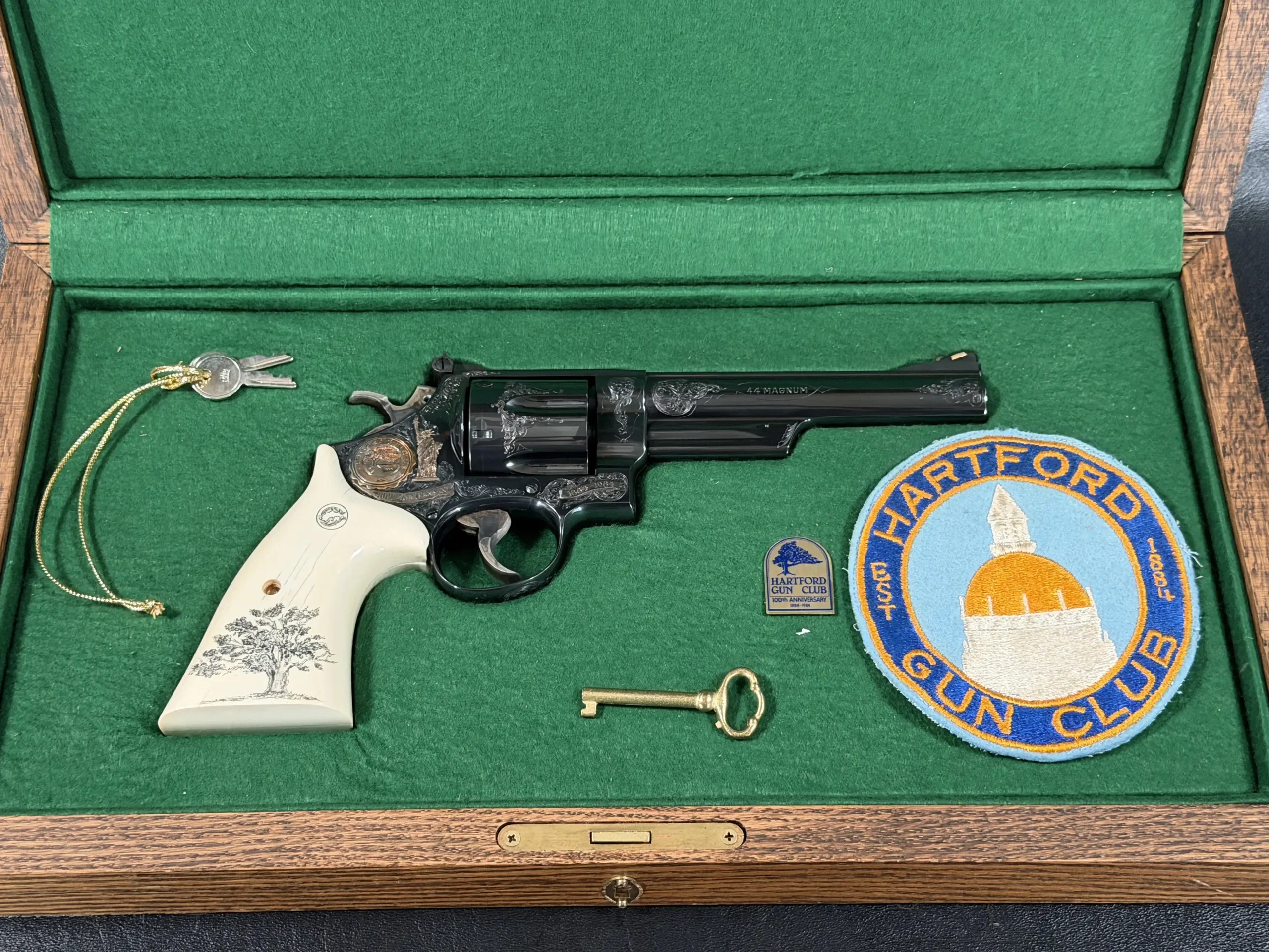 Smith & Wesson Model 29 Engraved Hartford Gun Club 100th Anniversary photo 2