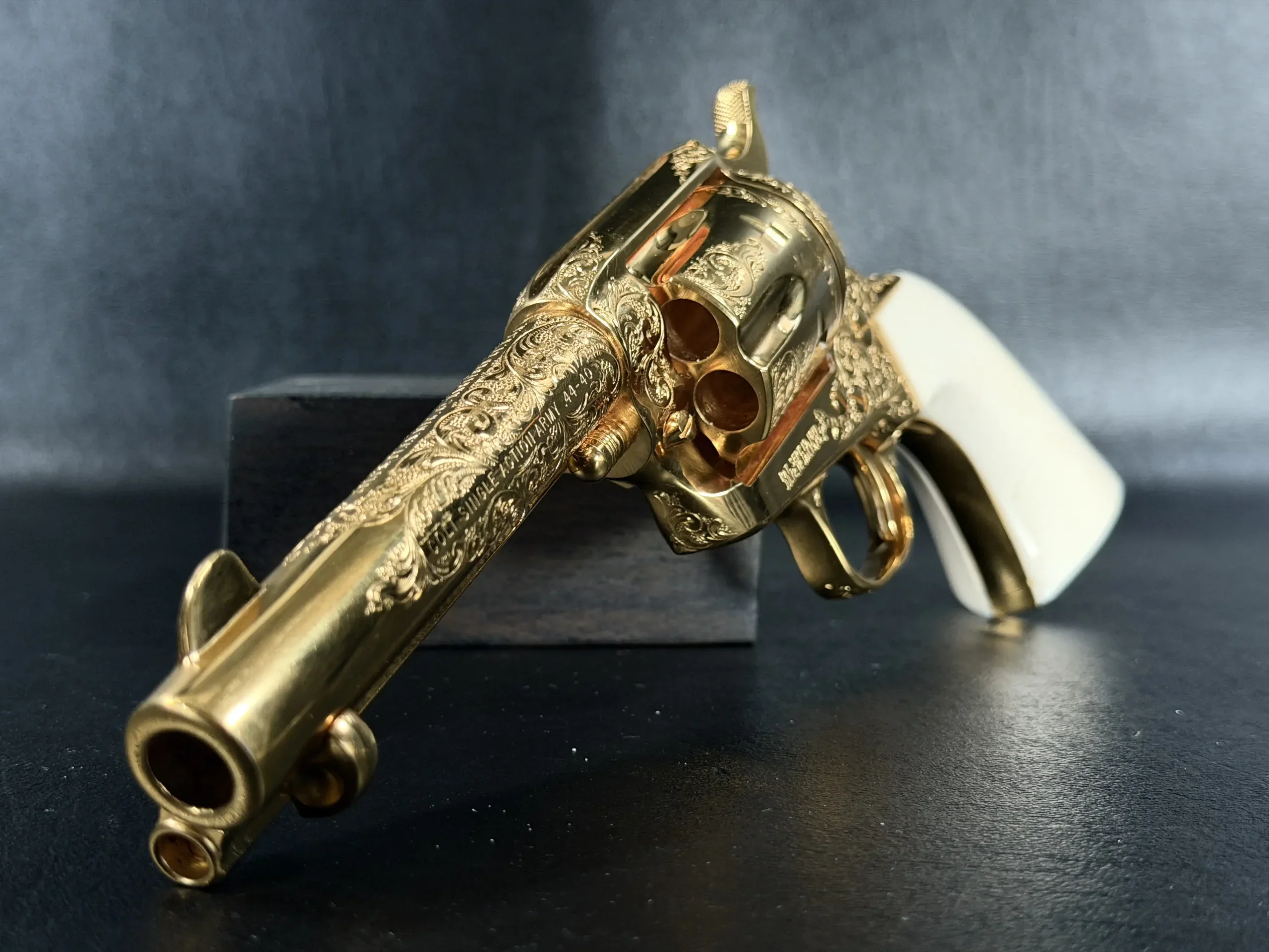 Colt Single Action Army Gold Plated & Engraved photo 9