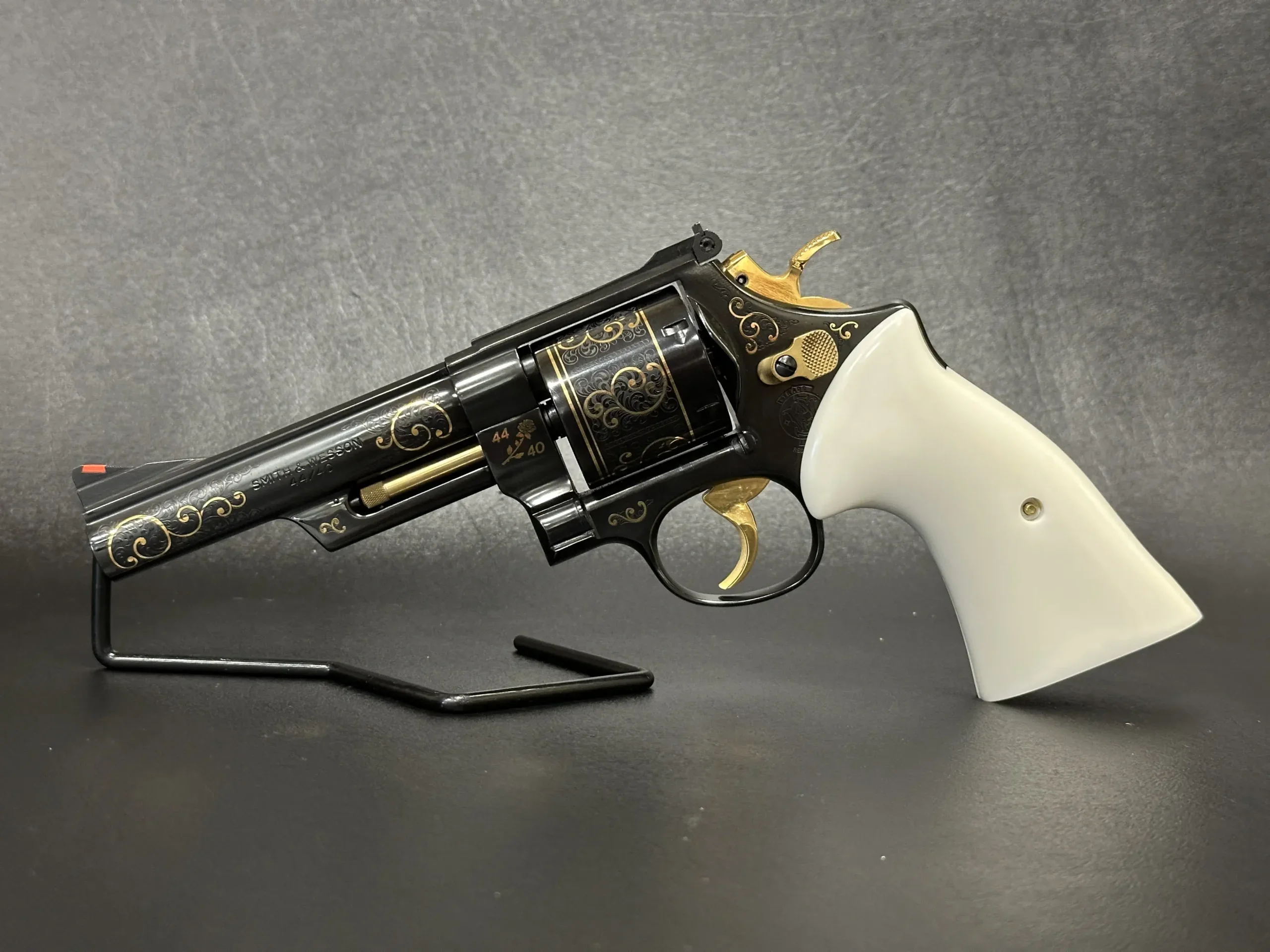 Smith & Wesson Model 544 Texas Wagon Train Commemorative Deluxe Edition photo 2