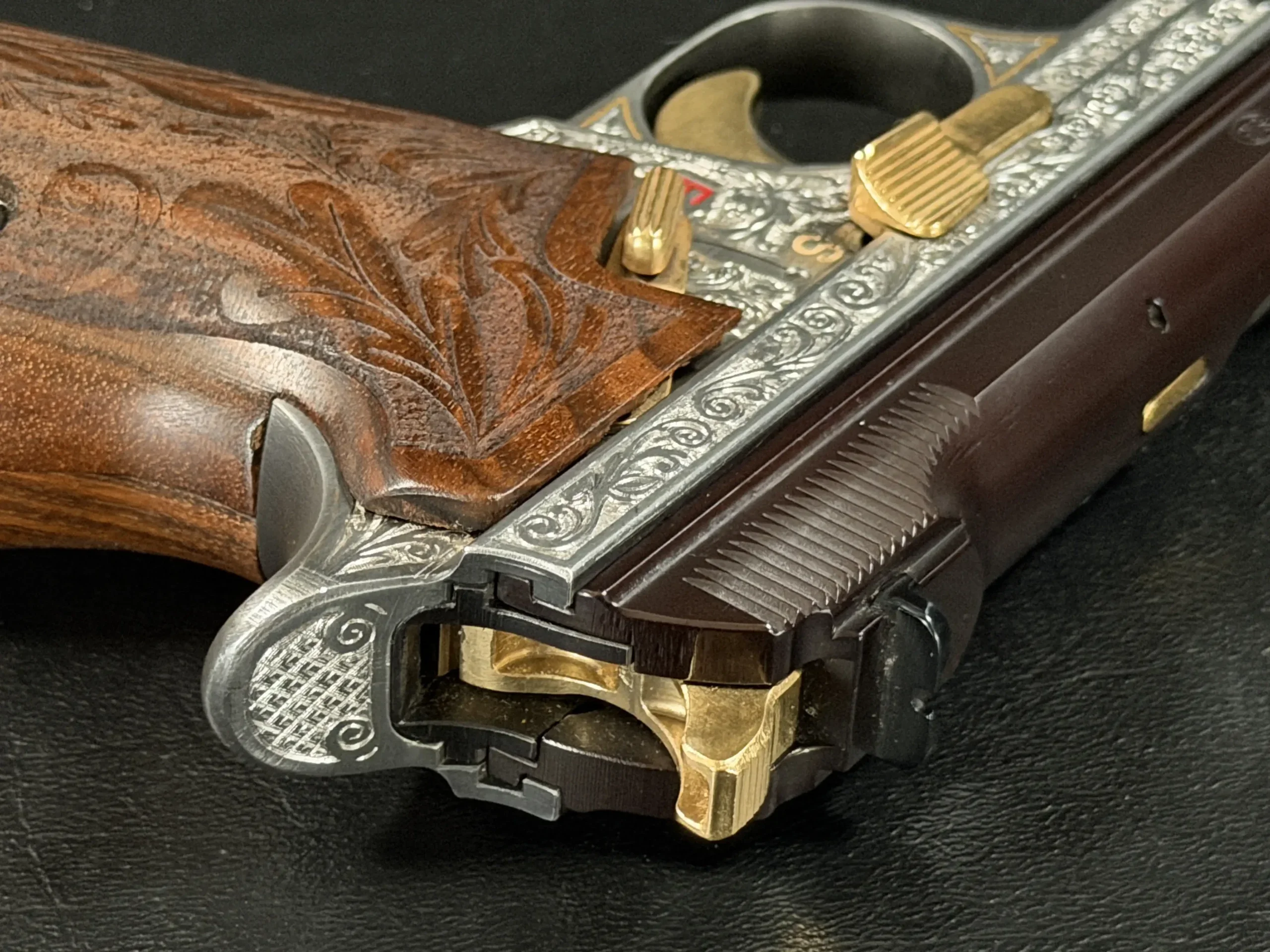 SIG P210-4 Luxus Engraved photo 4
