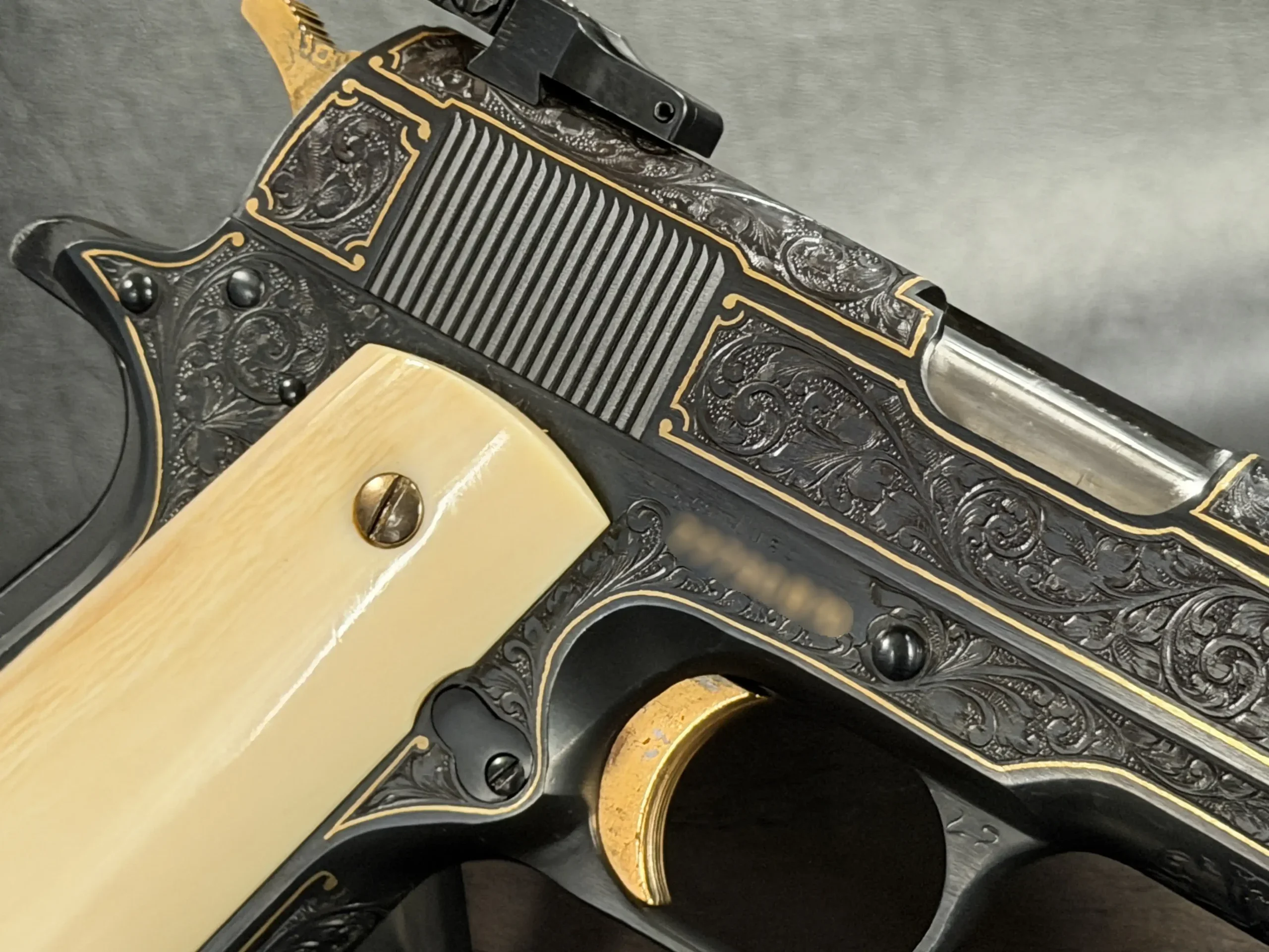 Colt Government Model MKIV Series 70 - Engraved photo 5