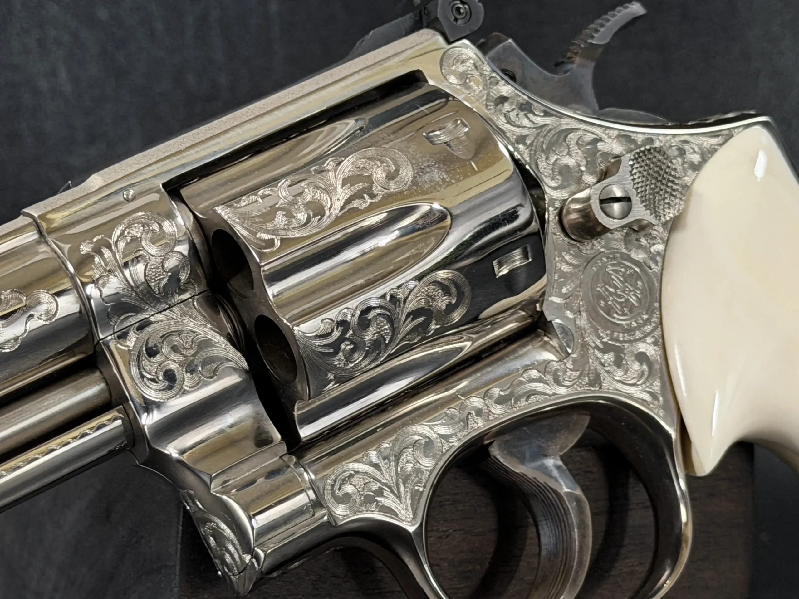 Smith & Wesson Model 29-2 Factory Engraved photo 4