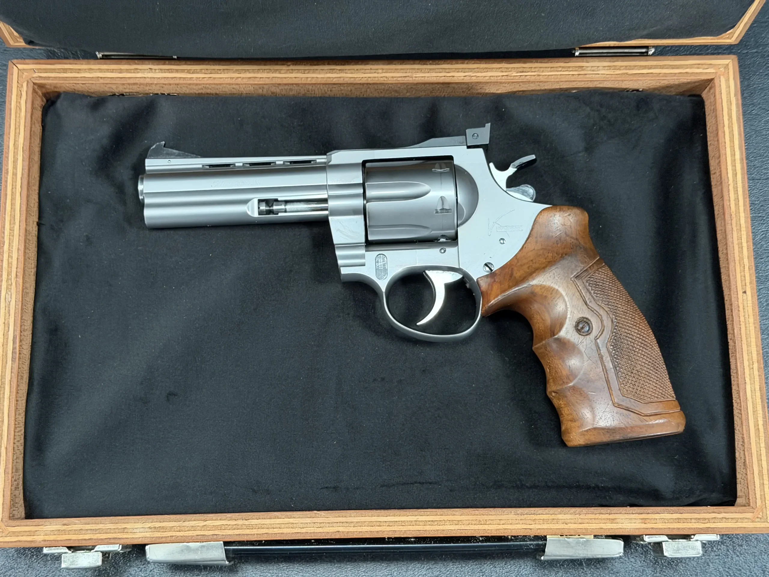 Korth Ratzeburg Combat Stainless .357 Magnum 4 Inch photo 3