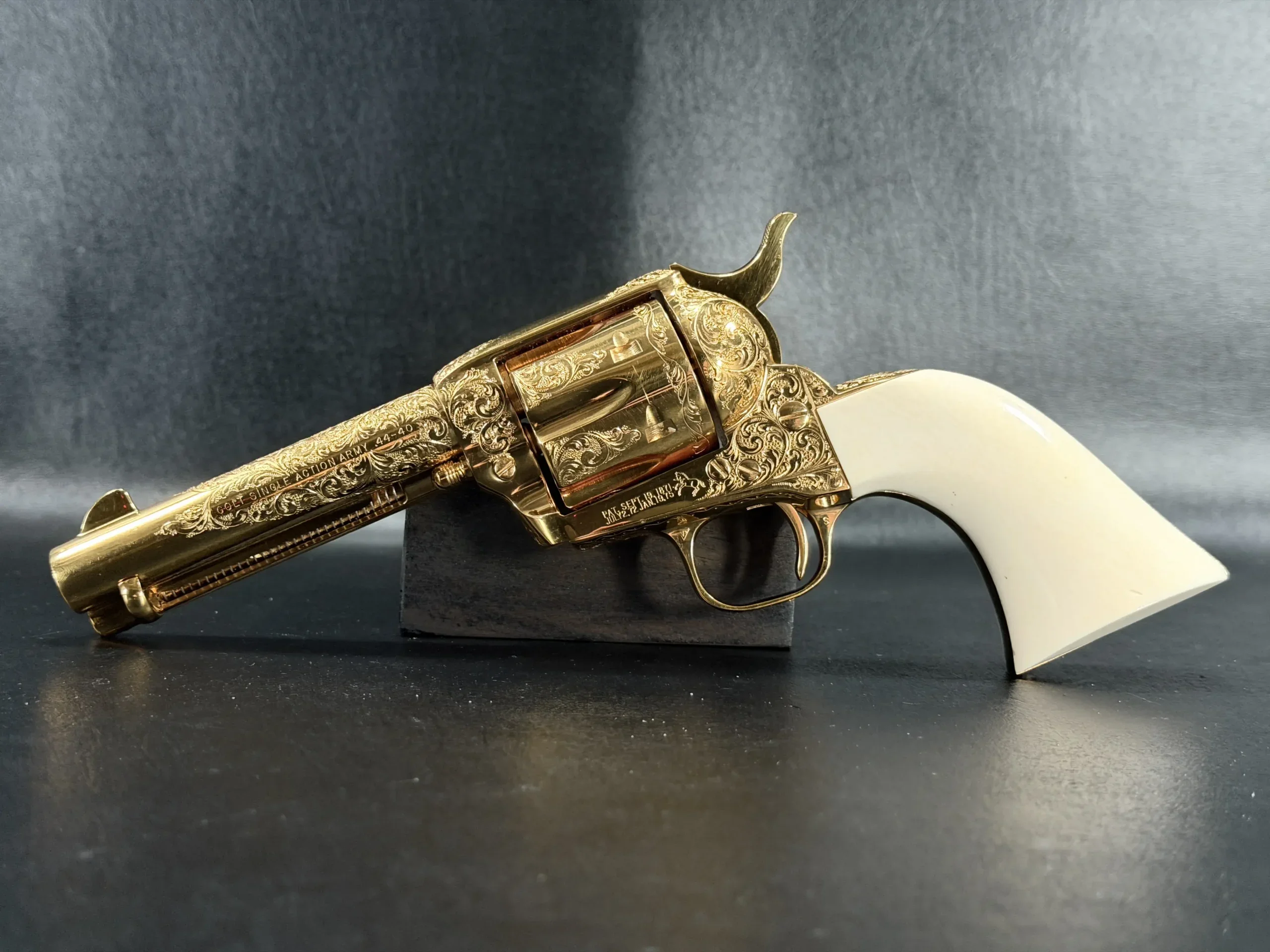 Colt Single Action Army Gold Plated & Engraved photo 2
