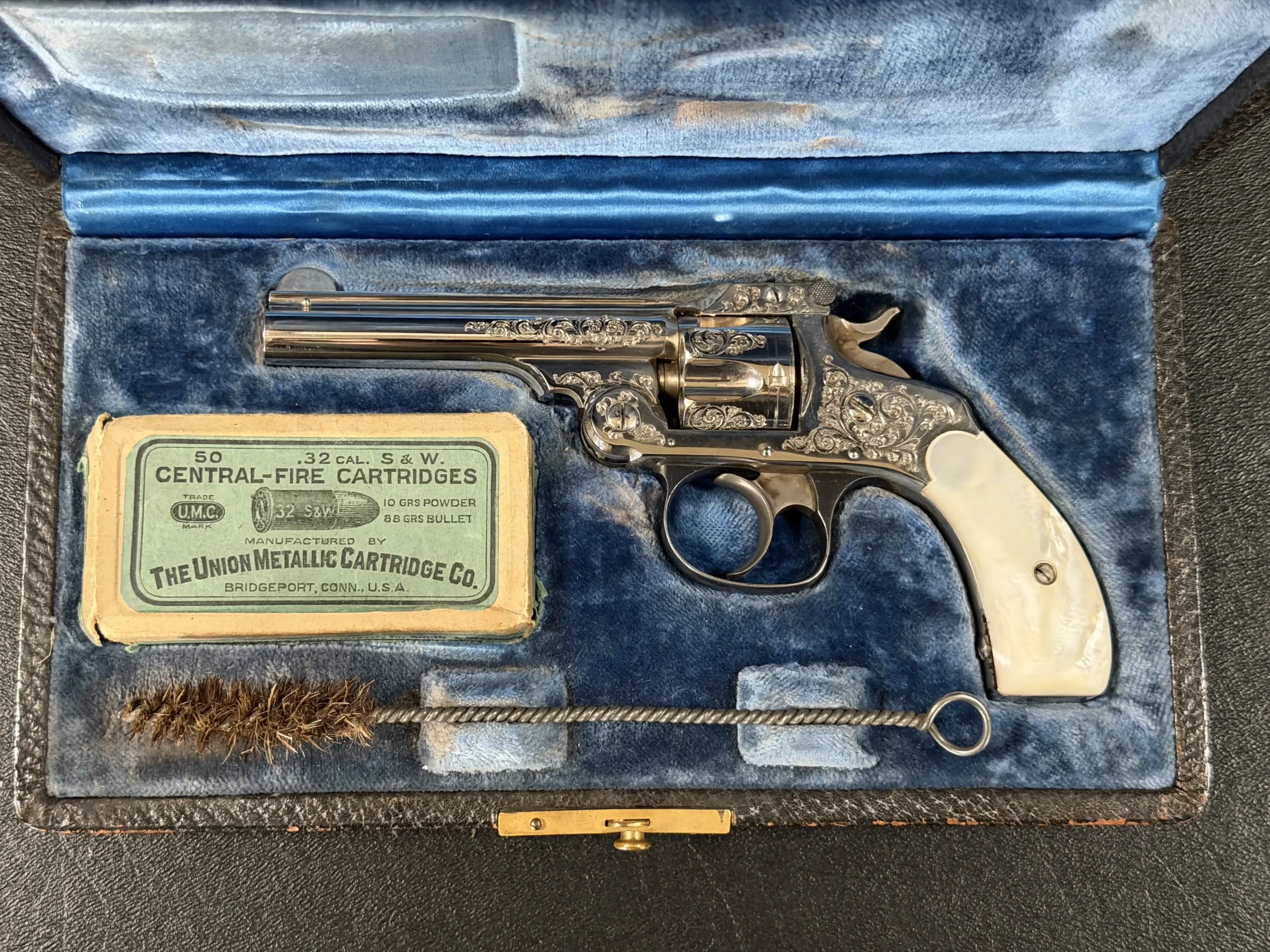 Smith & Wesson .32 Double Action Fourth Model Factory Engraved photo 3