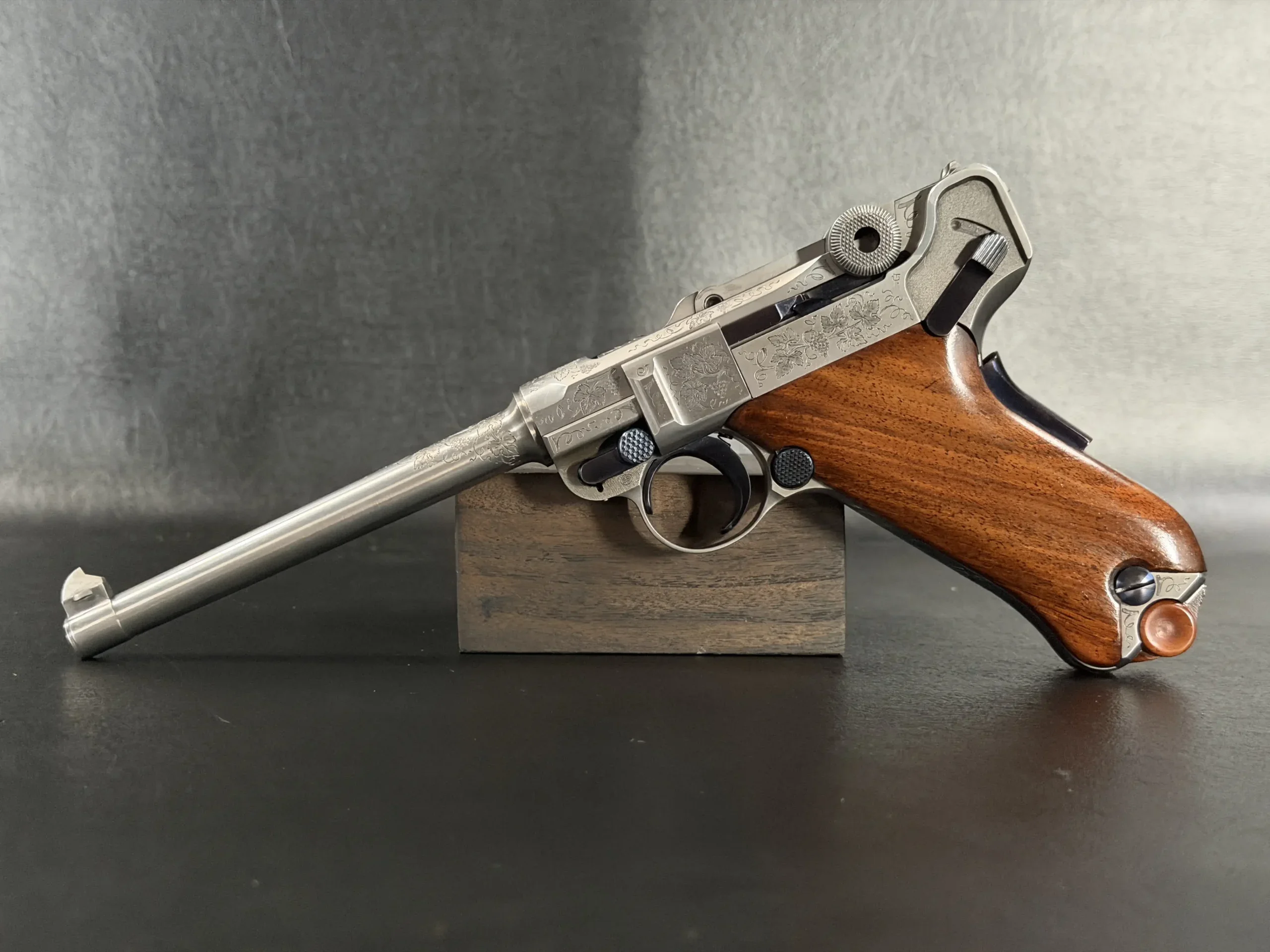 Mauser Parabellum IWA '89 Engraved Luger photo 4