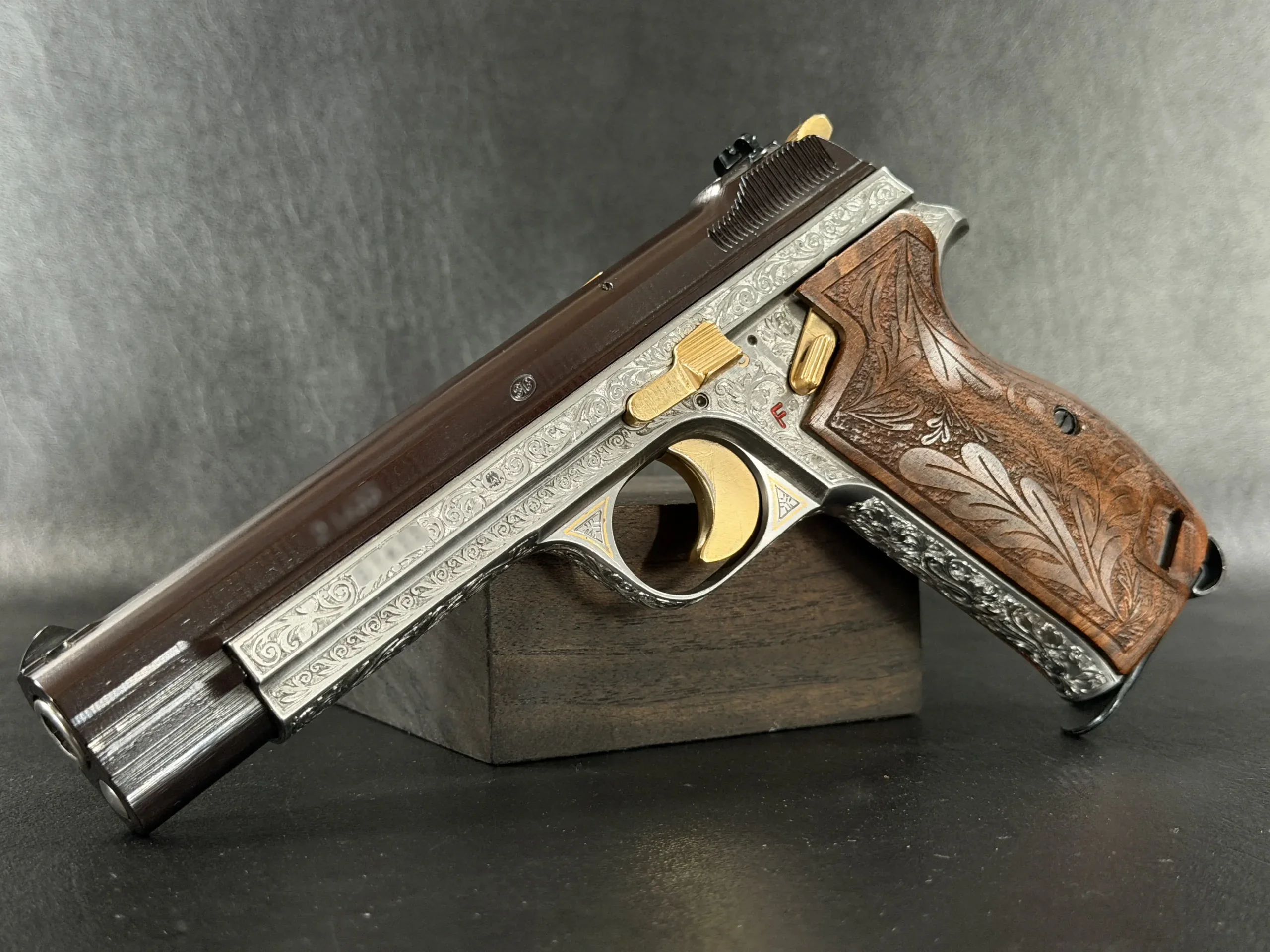 SIG P210-4 Luxus Engraved photo 3