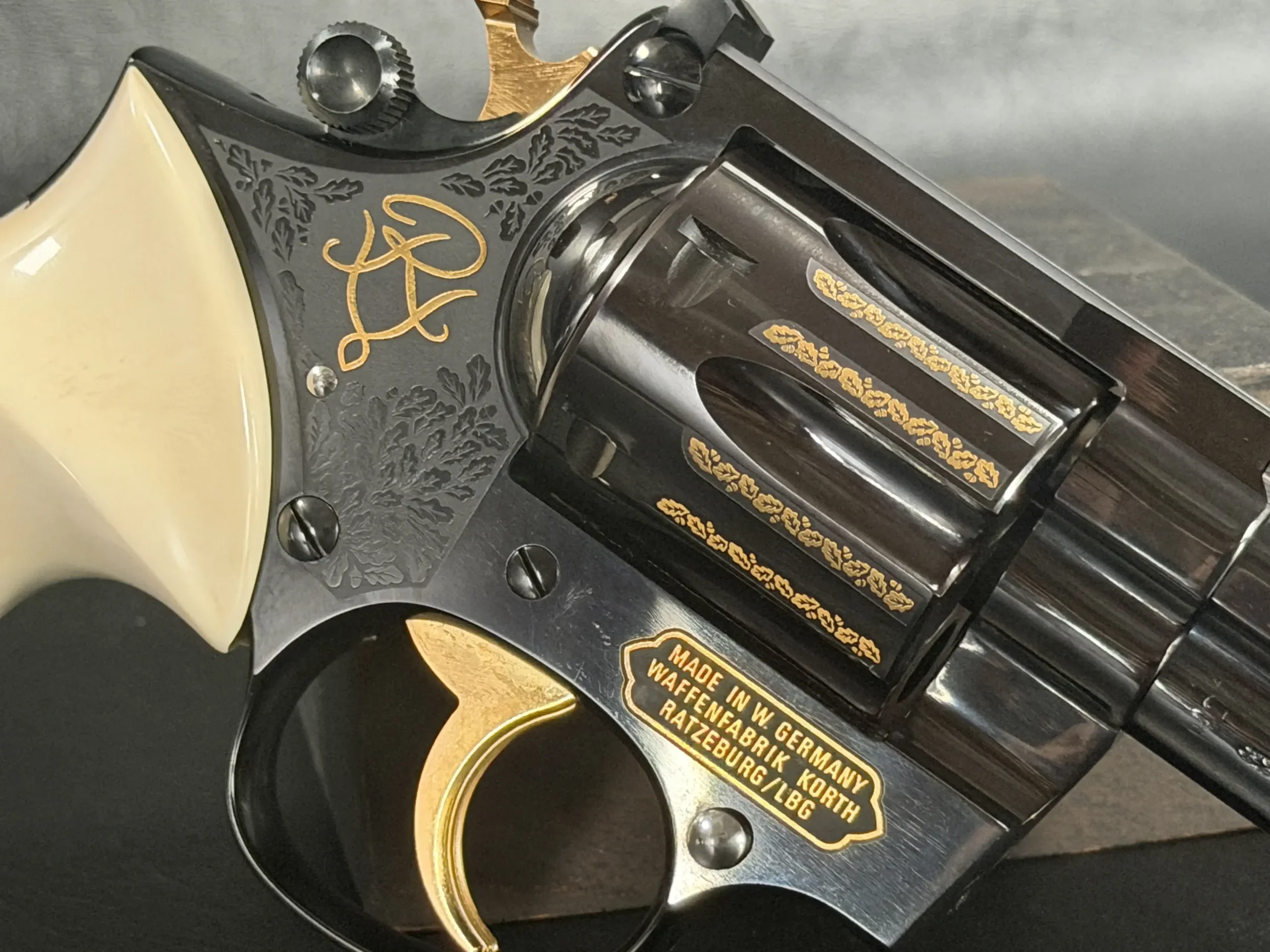 Korth Ratzeburg Combat Gold Inlay Revolver With 9mm Exchange Cylinder photo 4