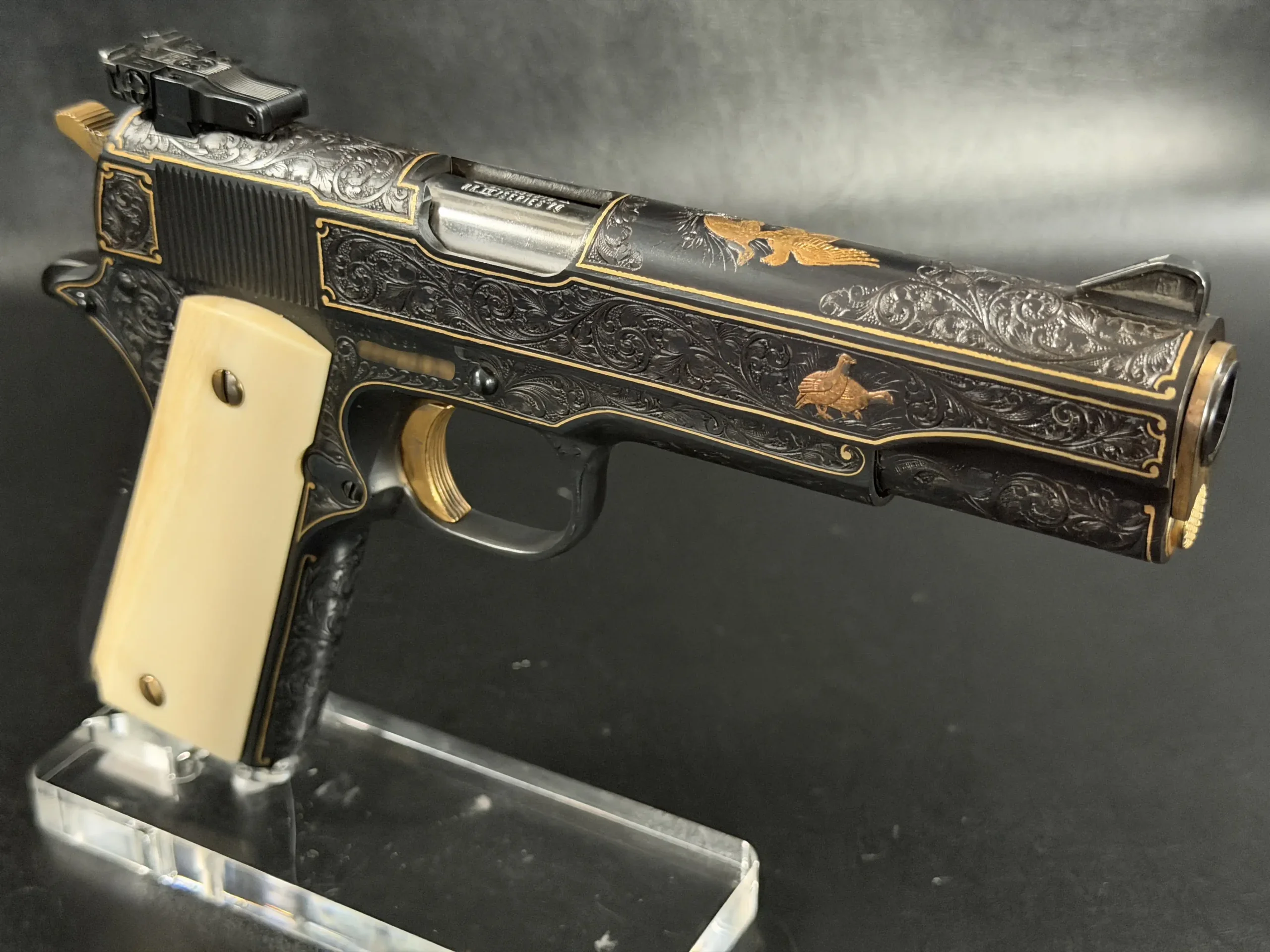 Colt Government Model MKIV Series 70 - Engraved photo 9