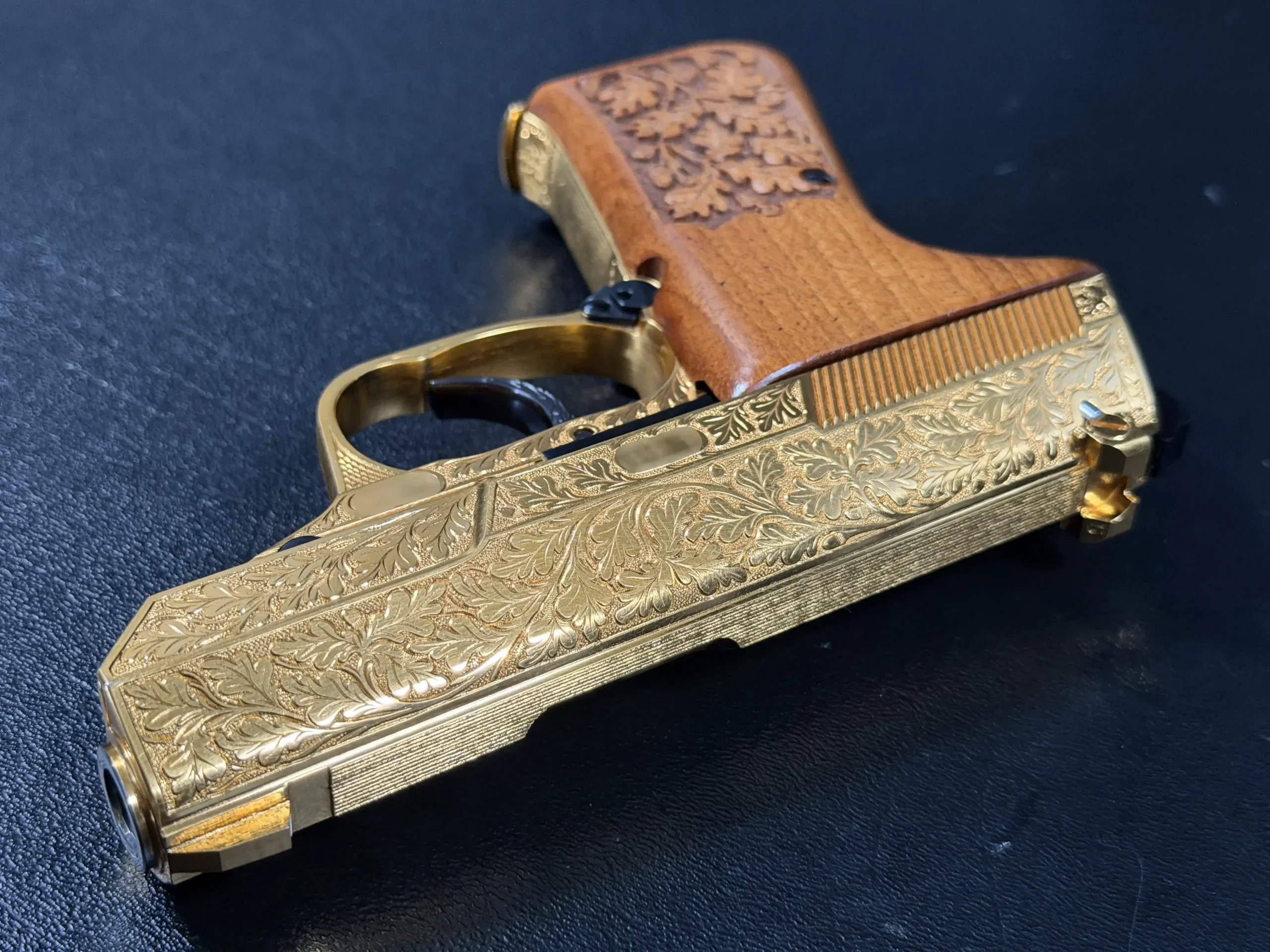 Walther Mod. P5C Engraved &amp; Gold Plated photo 9