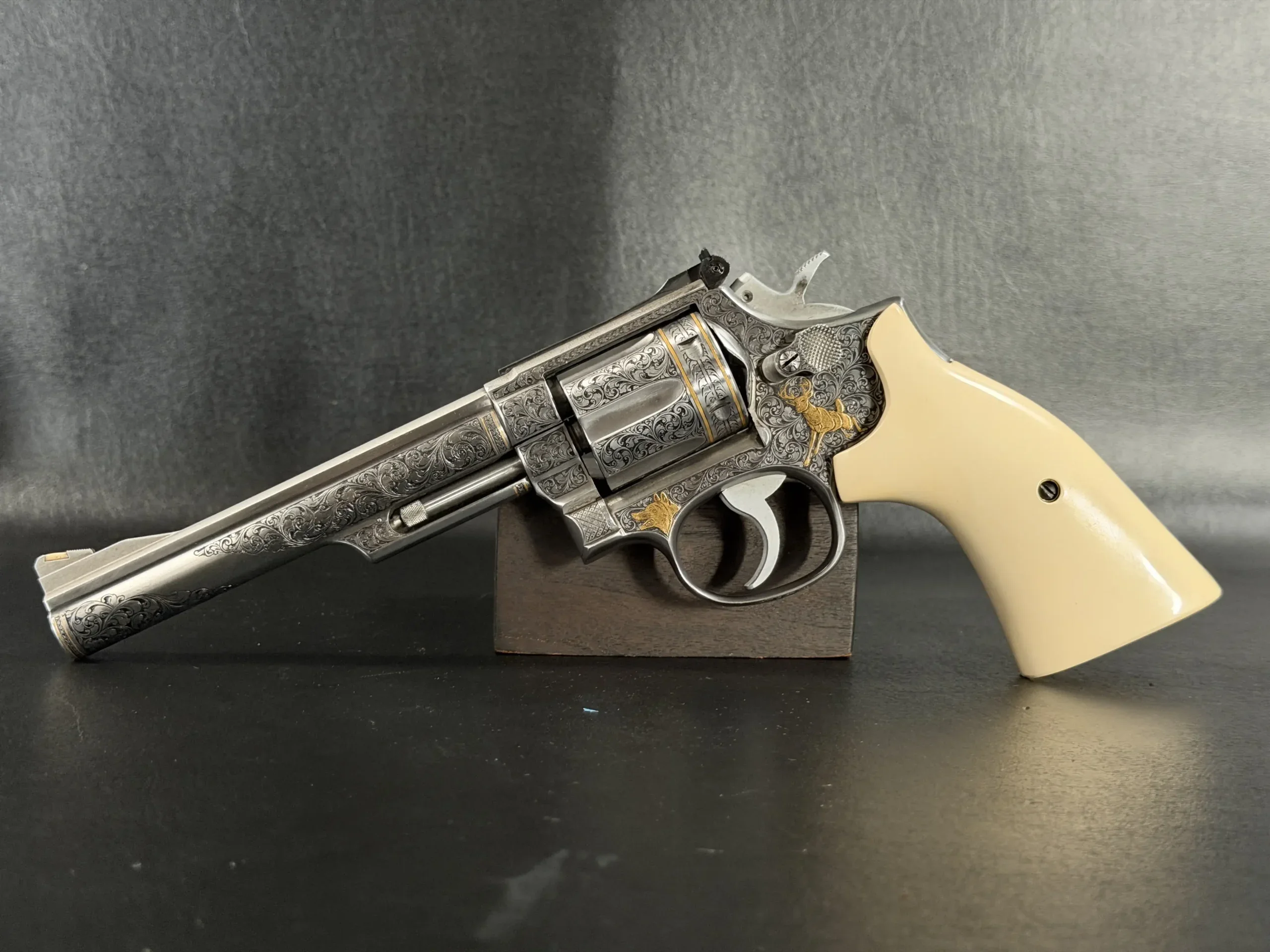 Ray Viramontez Engraved & Gold Inlaid Smith & Wesson Model 66-1 photo 7