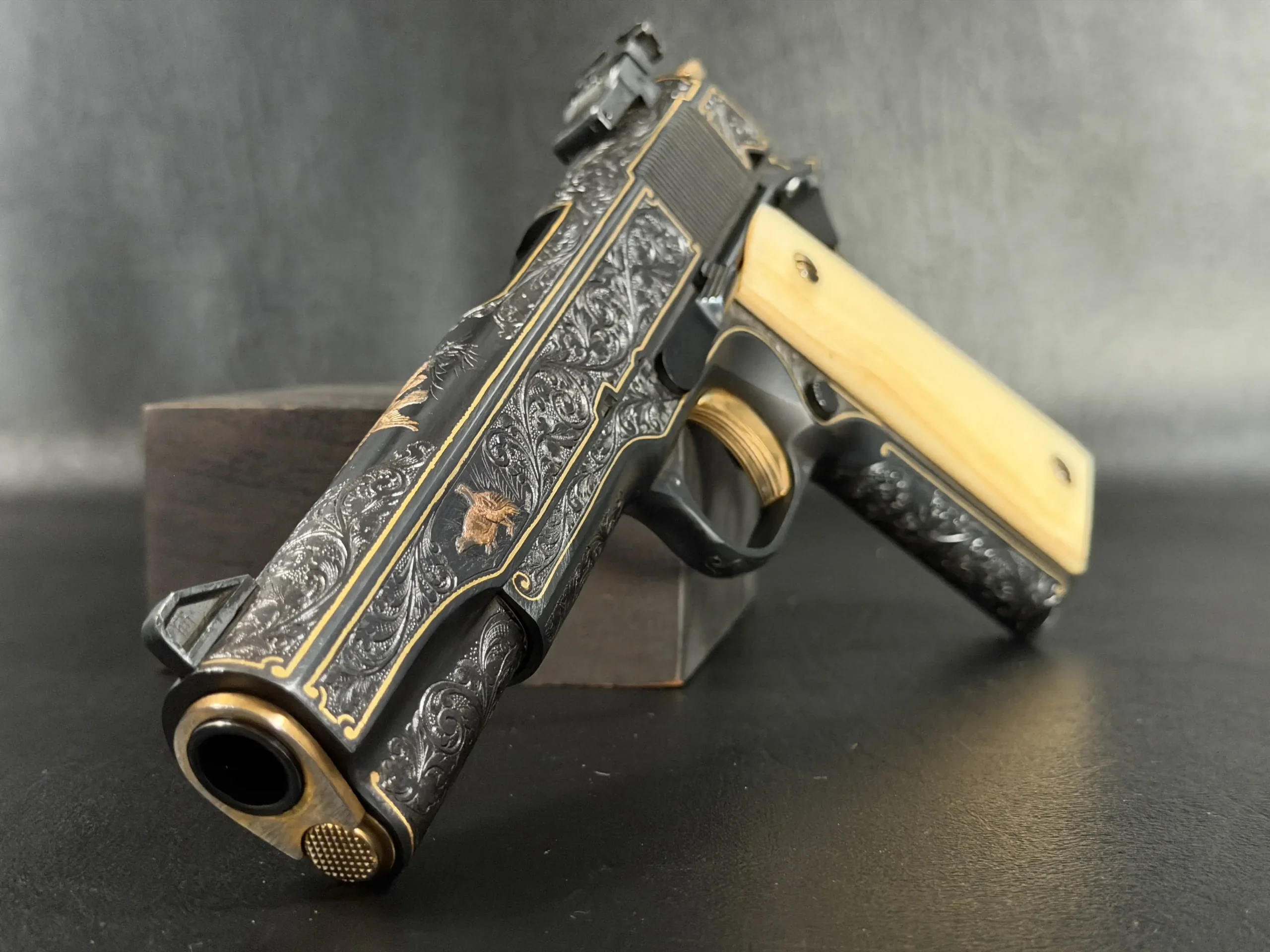 Colt Government Model MKIV Series 70 - Engraved photo 8