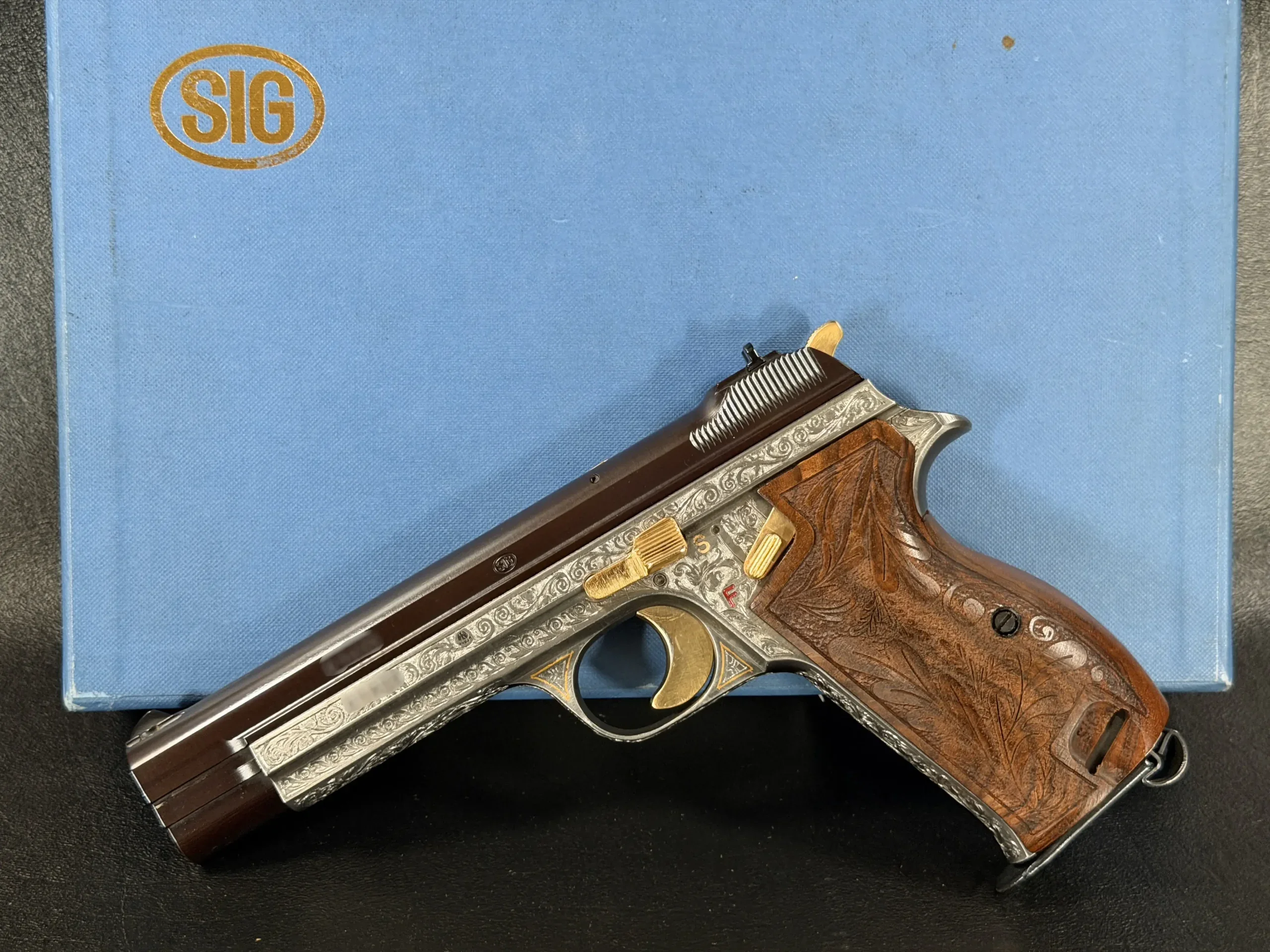 SIG P210-4 Luxus Engraved photo 2