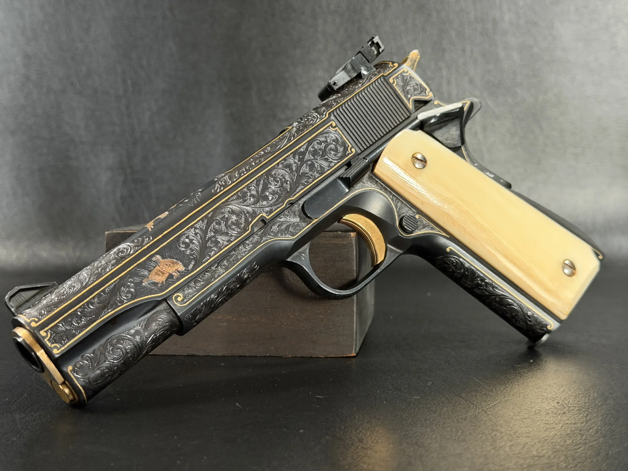 Colt Government Model MKIV Series 70 - Engraved photo 7