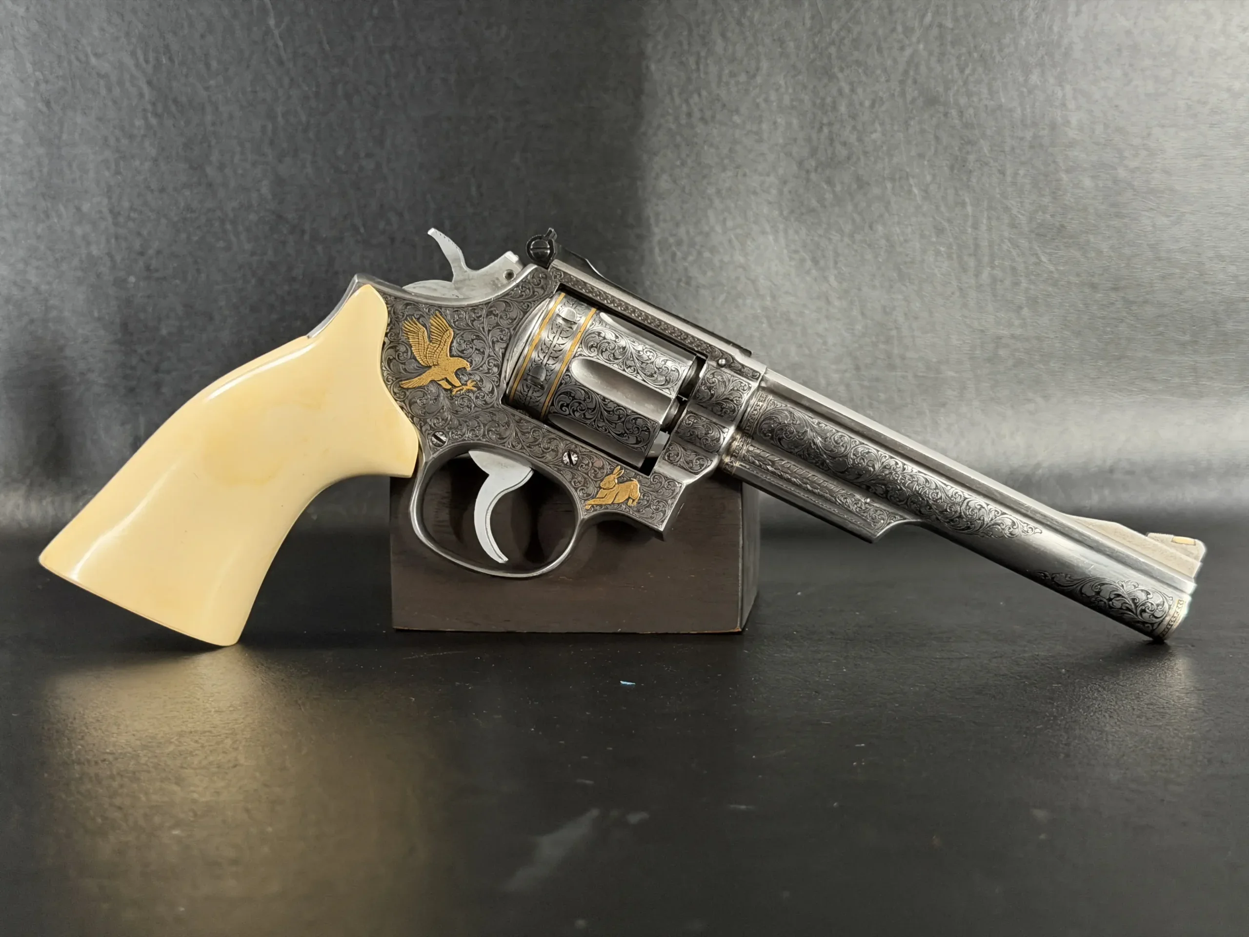 Ray Viramontez Engraved & Gold Inlaid Smith & Wesson Model 66-1 photo 3