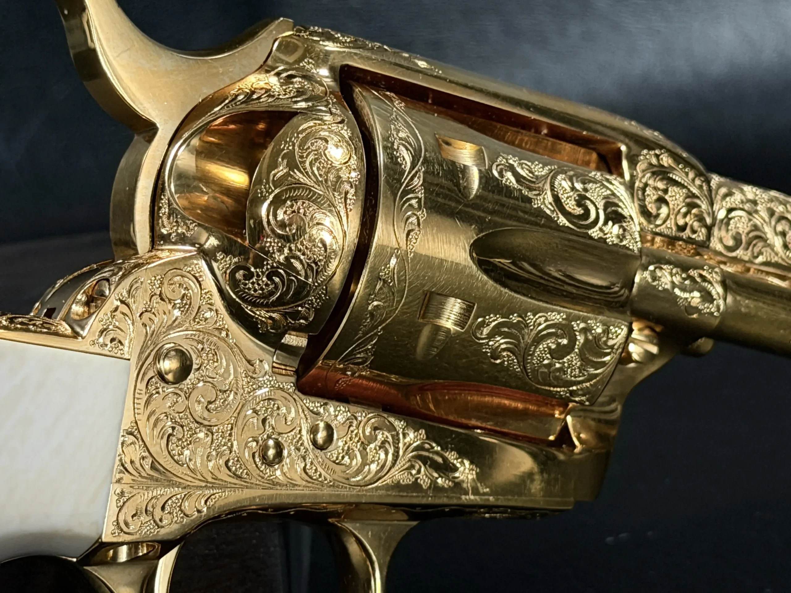 Colt Single Action Army Gold Plated & Engraved photo 10