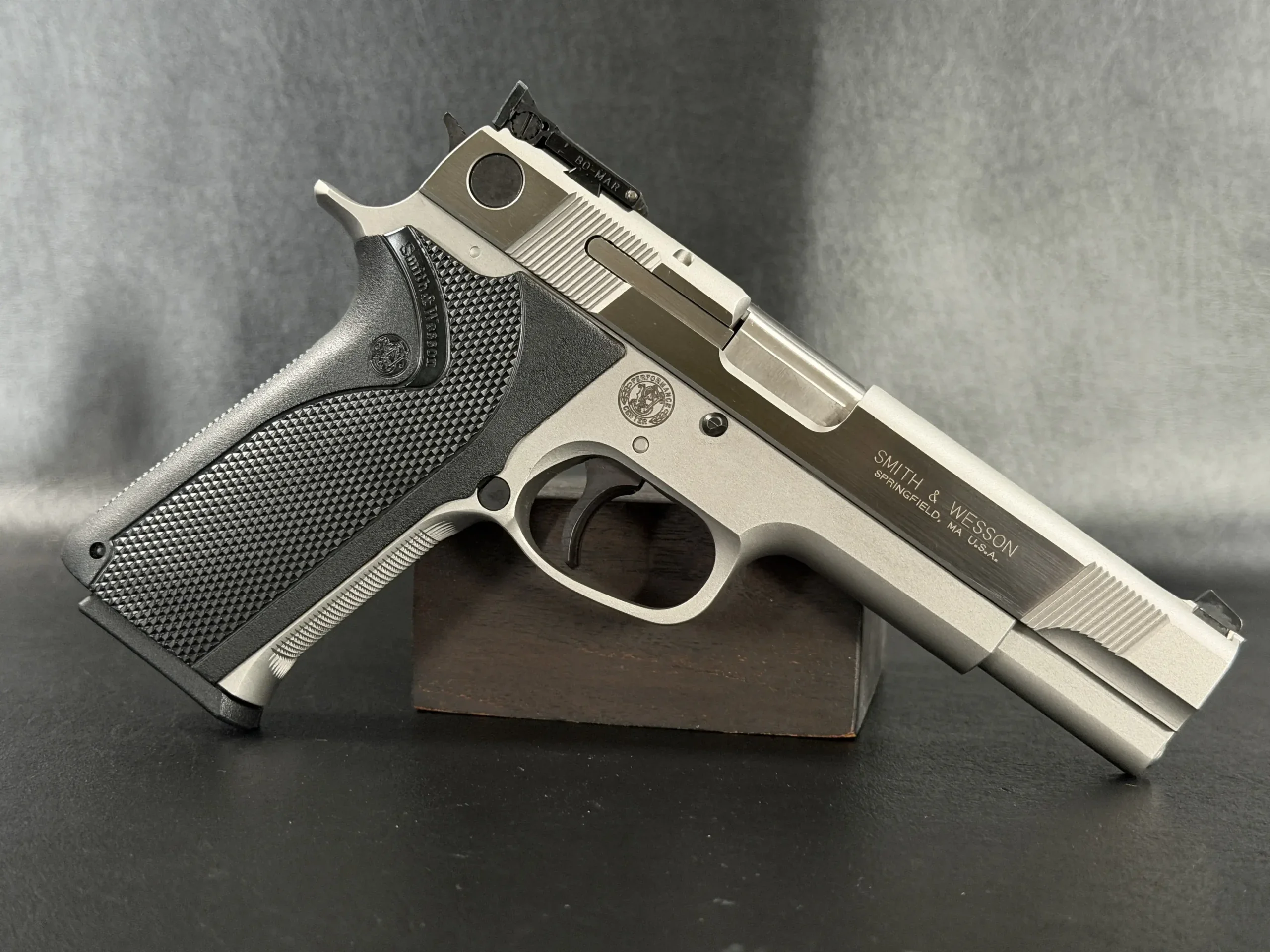 Smith & Wesson Model 845 Performance Center Stainless photo 9