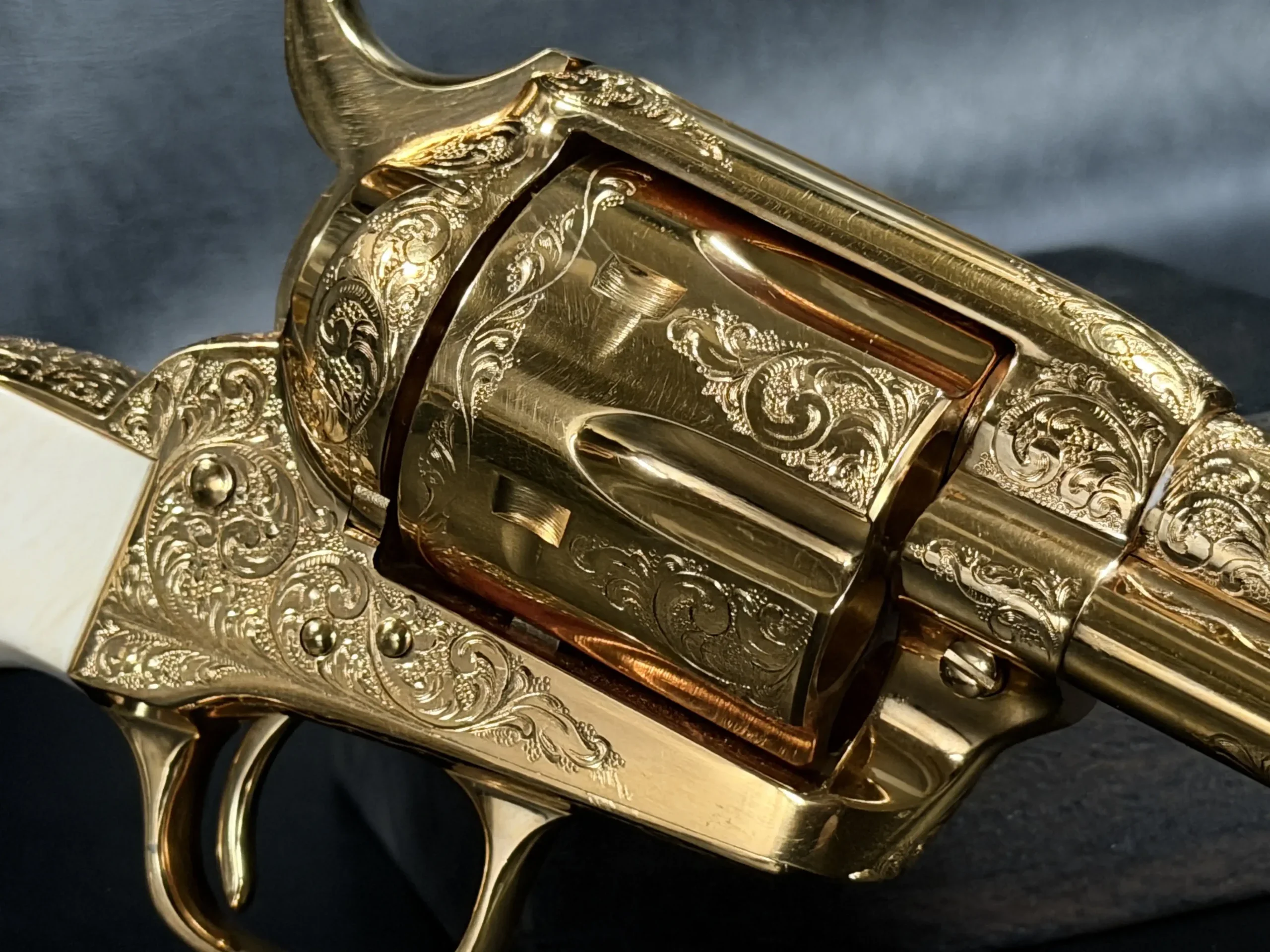 Colt Single Action Army Gold Plated & Engraved photo 5