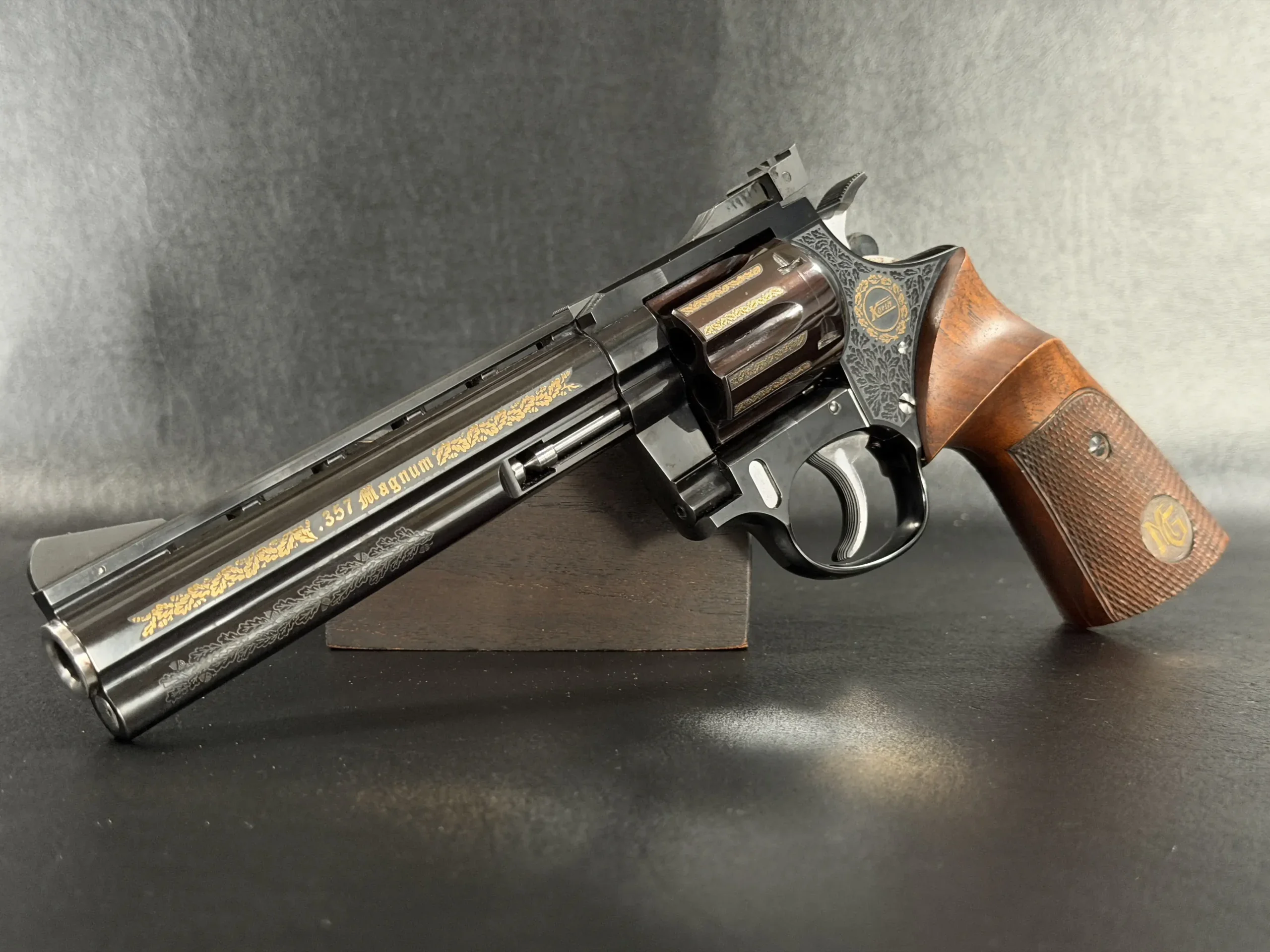 Korth Ratzeburg .357 Magnum Gold-Inlaid Hunting Engraved Revolver photo 4
