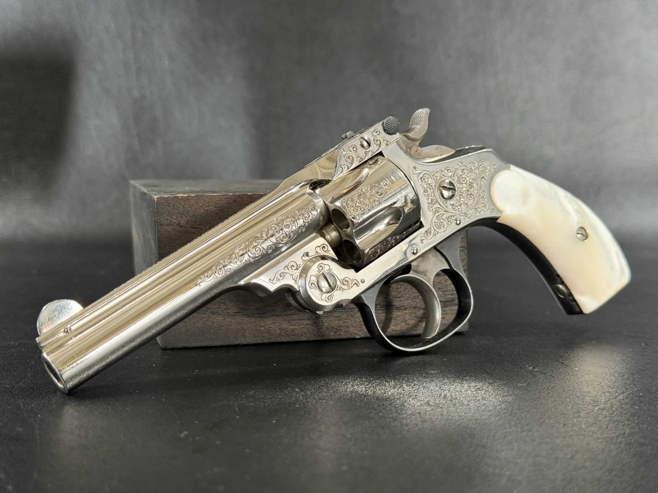 Smith & Wesson .32 Double Action Fourth Model Factory Engraved photo 10