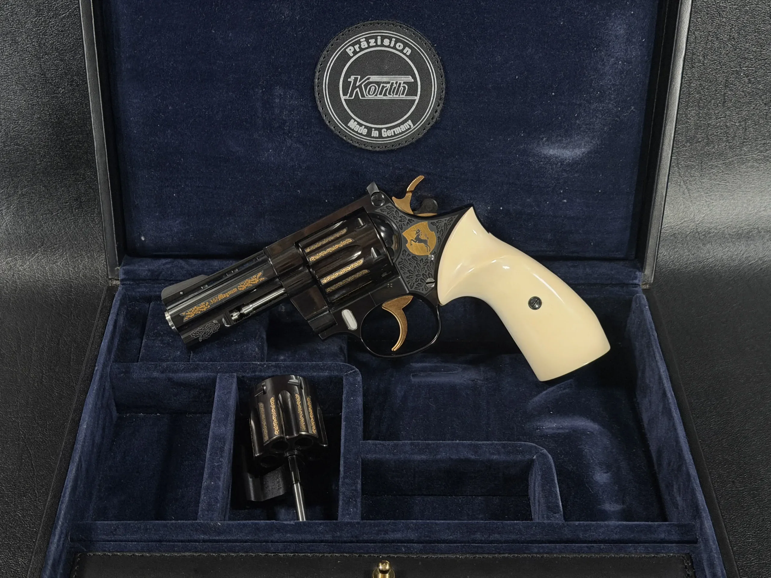 Korth Ratzeburg Combat Gold Inlay Revolver With 9mm Exchange Cylinder photo 2