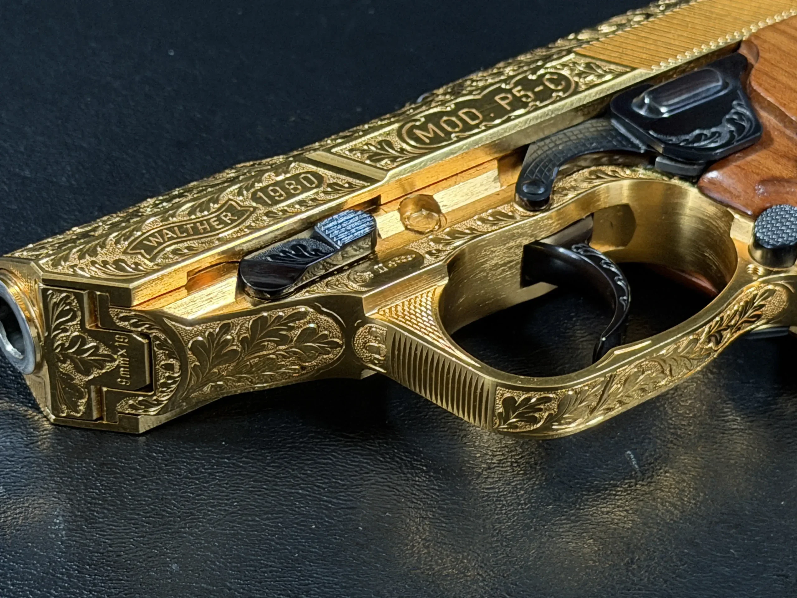 Walther Mod. P5C Engraved &amp; Gold Plated photo 4