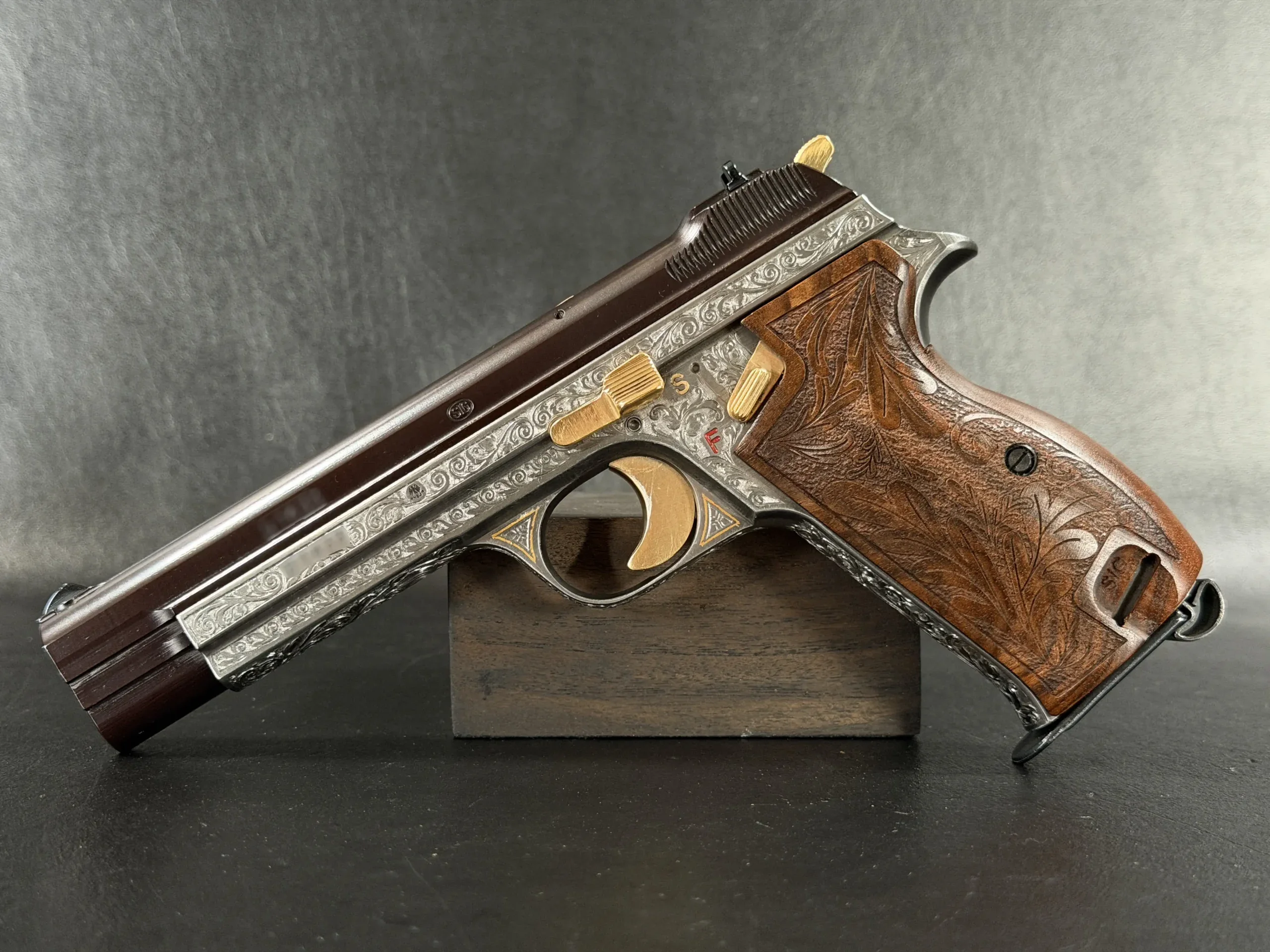 SIG P210-4 Luxus Engraved photo 6